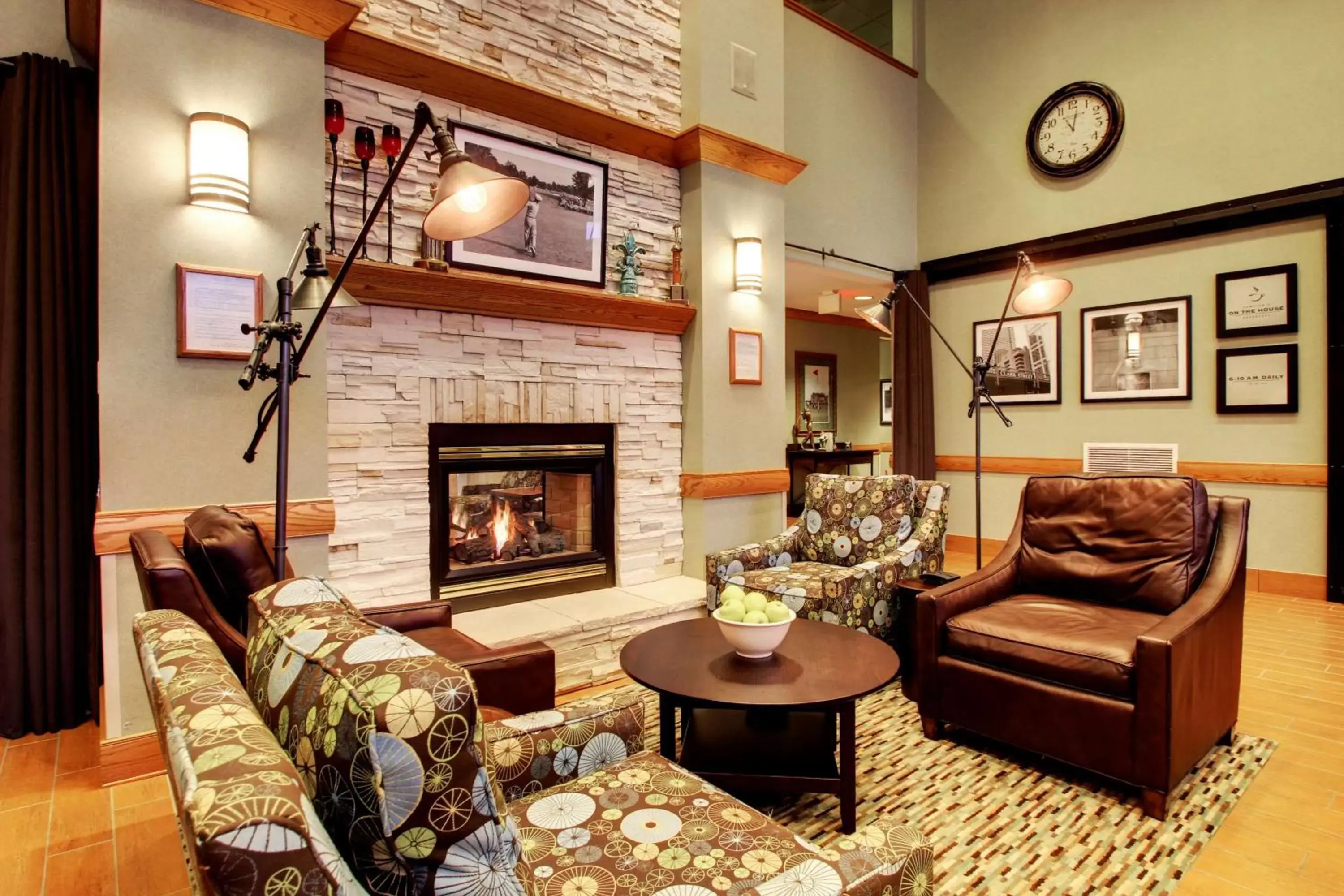 Dining area, Seating Area in Hampton Inn & Suites Chicago/Aurora