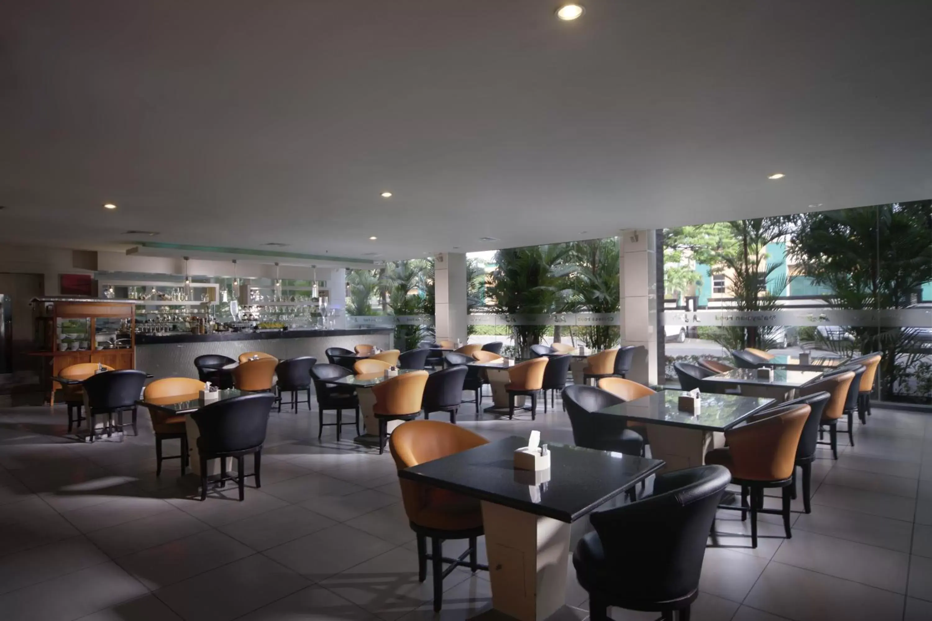 Lounge or bar, Restaurant/Places to Eat in FM7 Resort Hotel - Jakarta Airport