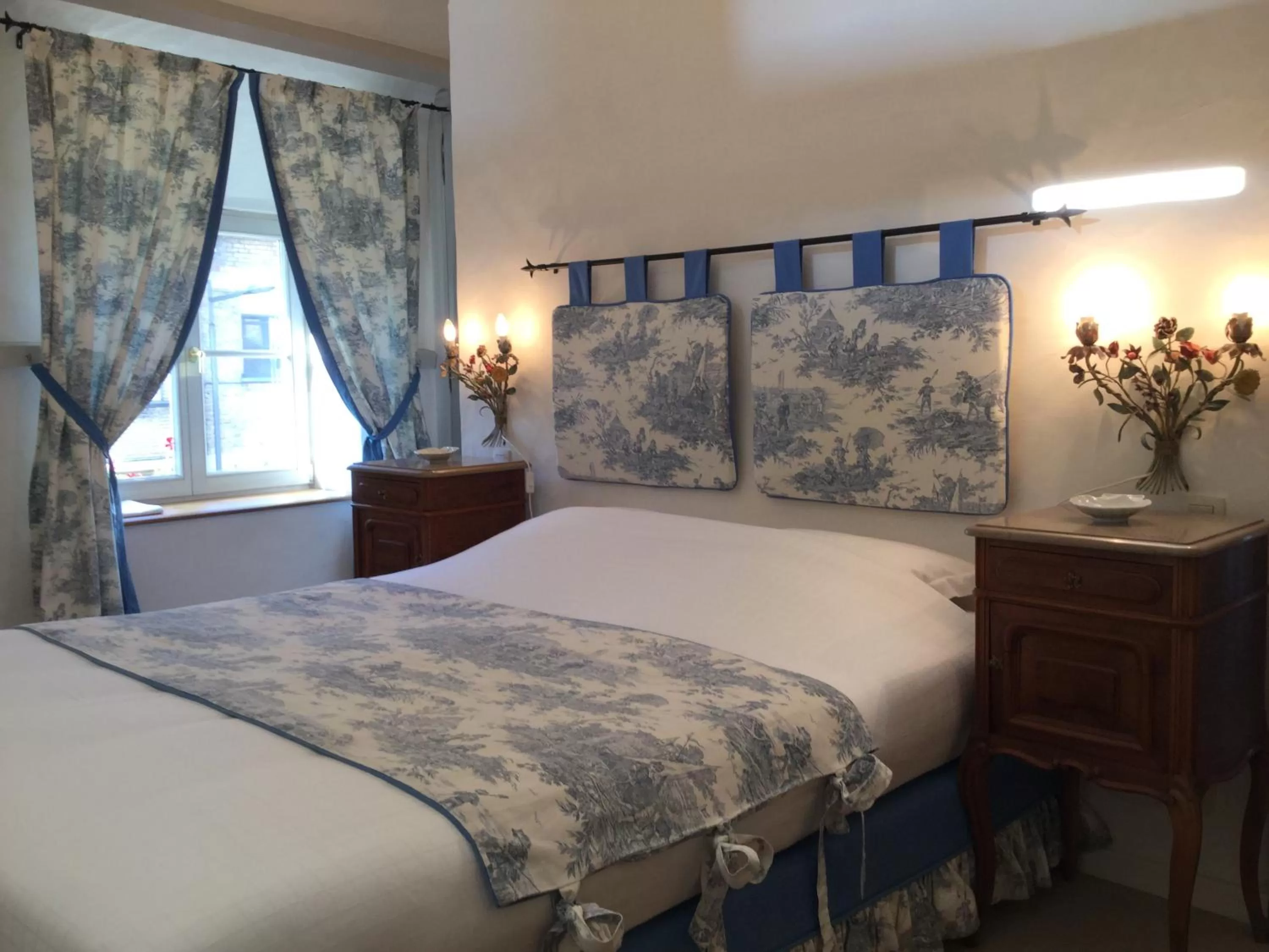 Photo of the whole room in B&B Auberge De Klasse