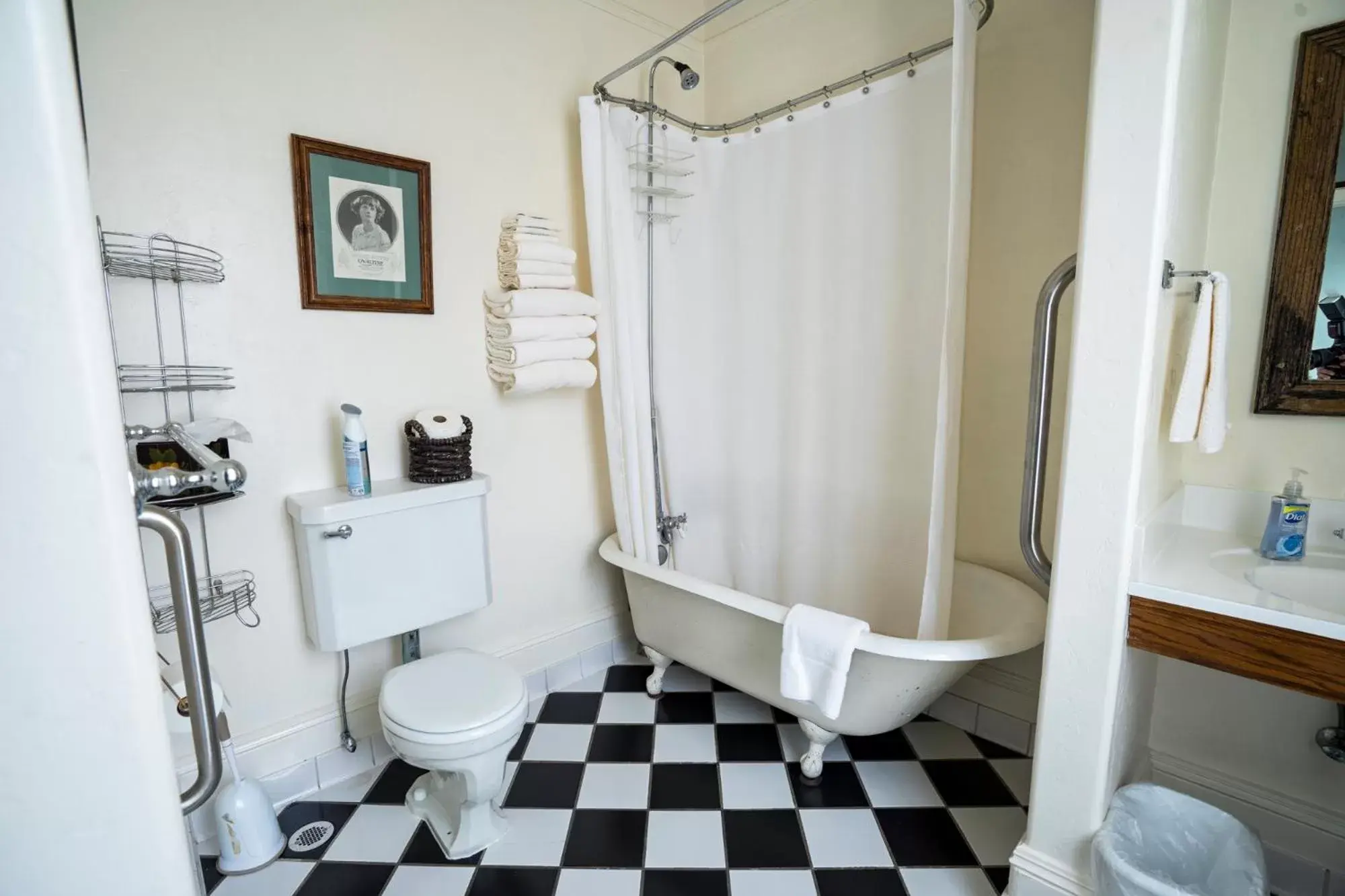 Bathroom in Red Garter Inn