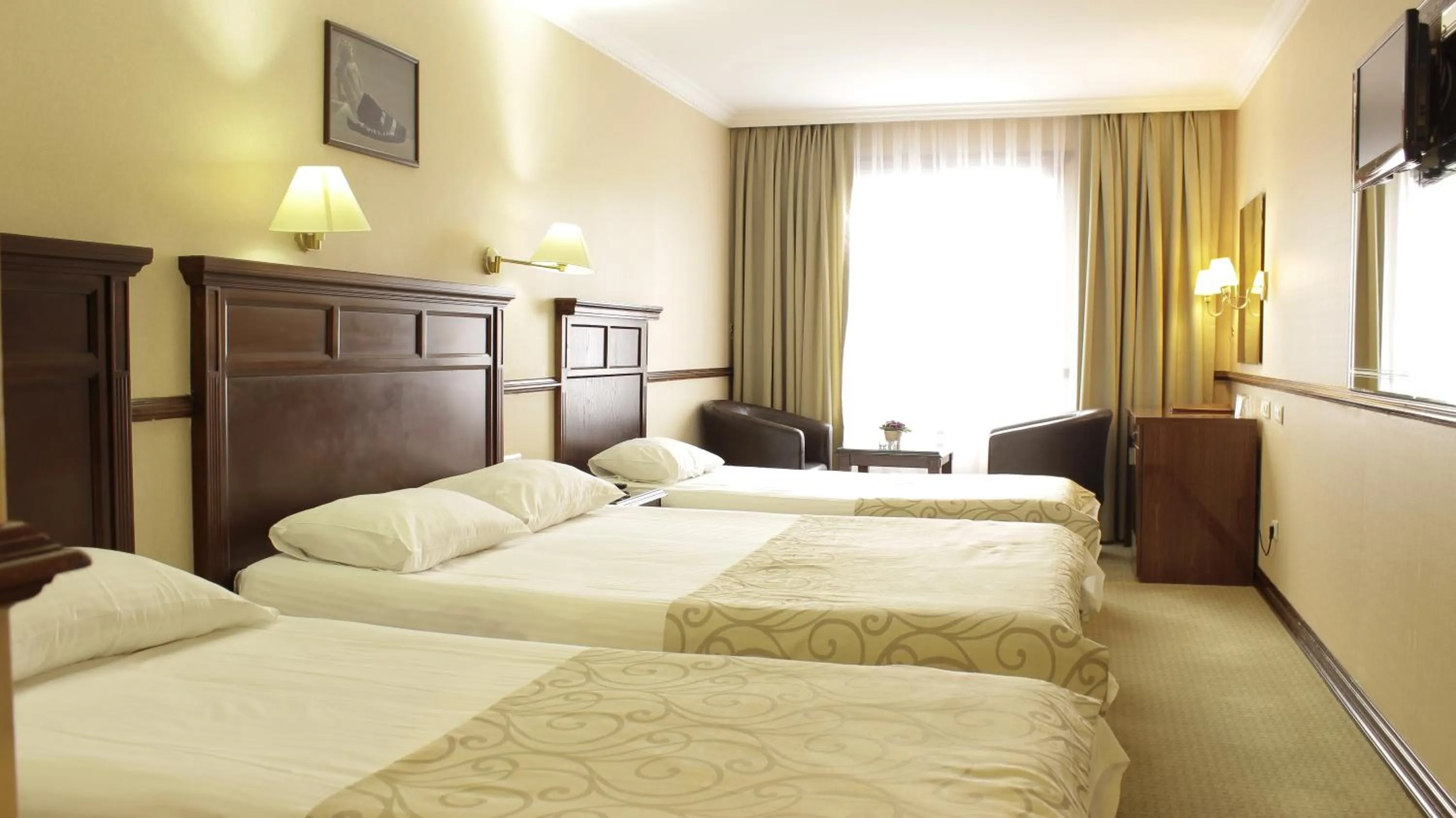 Photo of the whole room, Bed in Topkapi Inter Istanbul Hotel