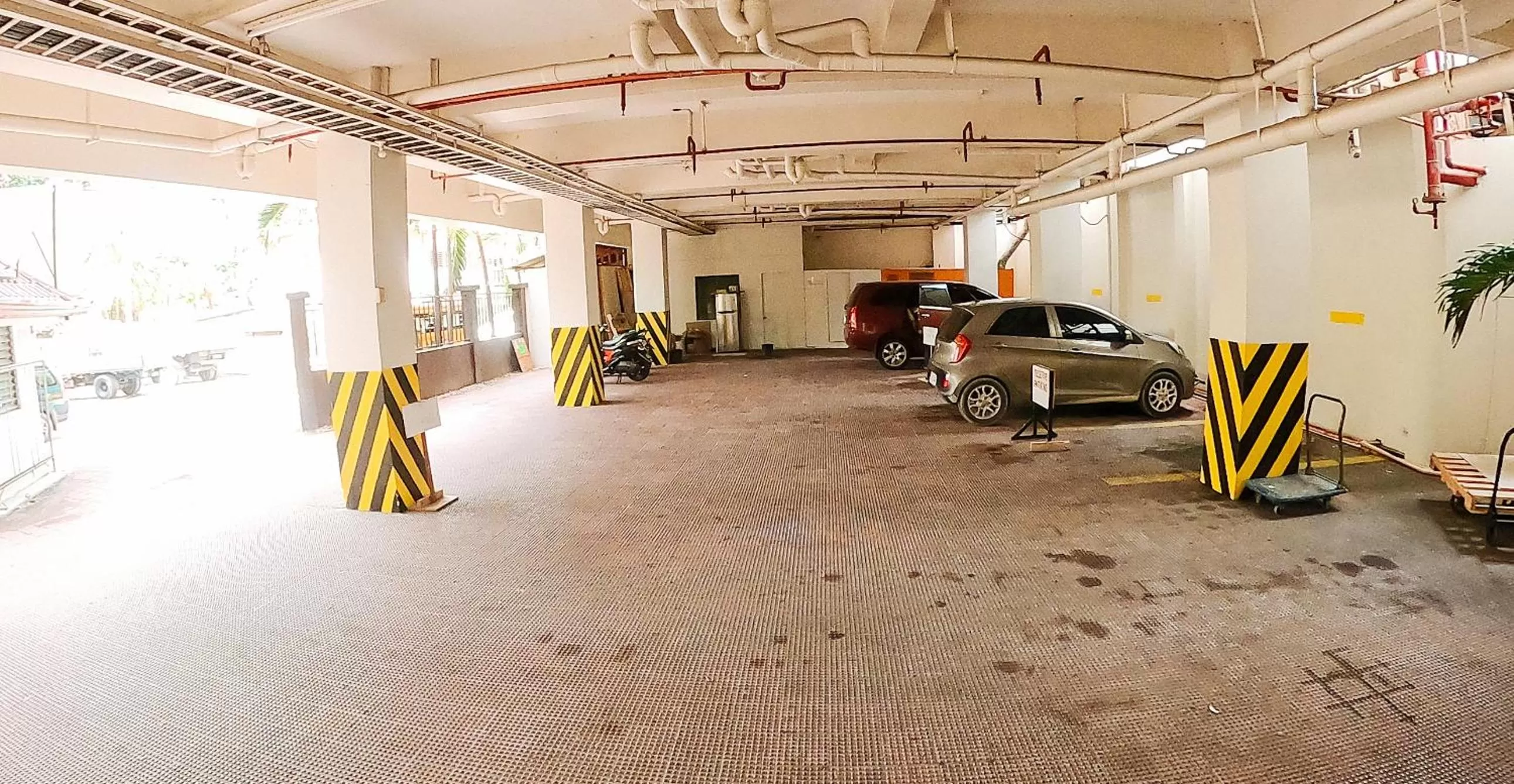 Property building in RedDoorz Plus @ Mabolo Cebu