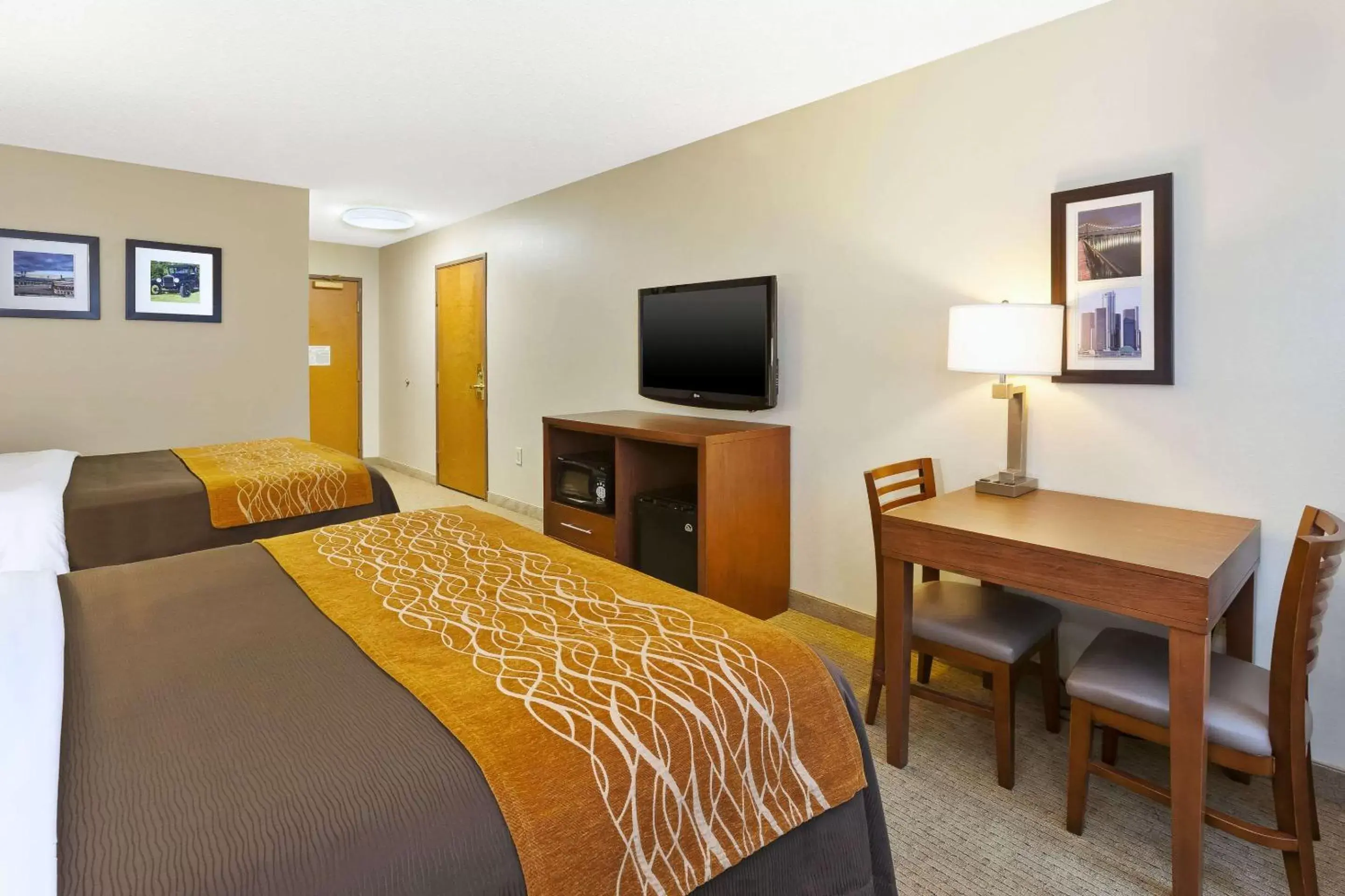 Bedroom, TV/Entertainment Center in Comfort Inn & Suites Taylor