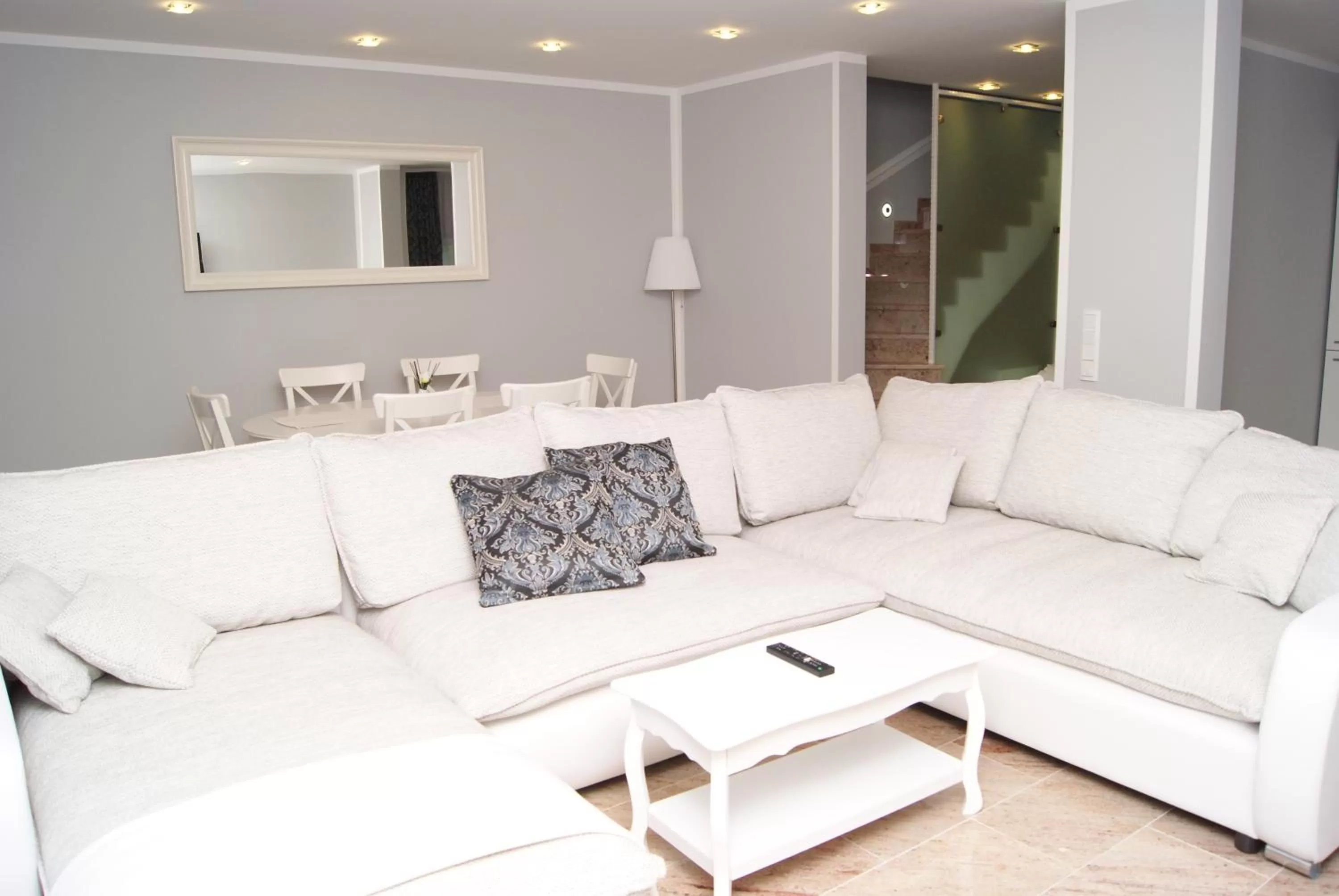 Property building in Merkel Villa Apartamente