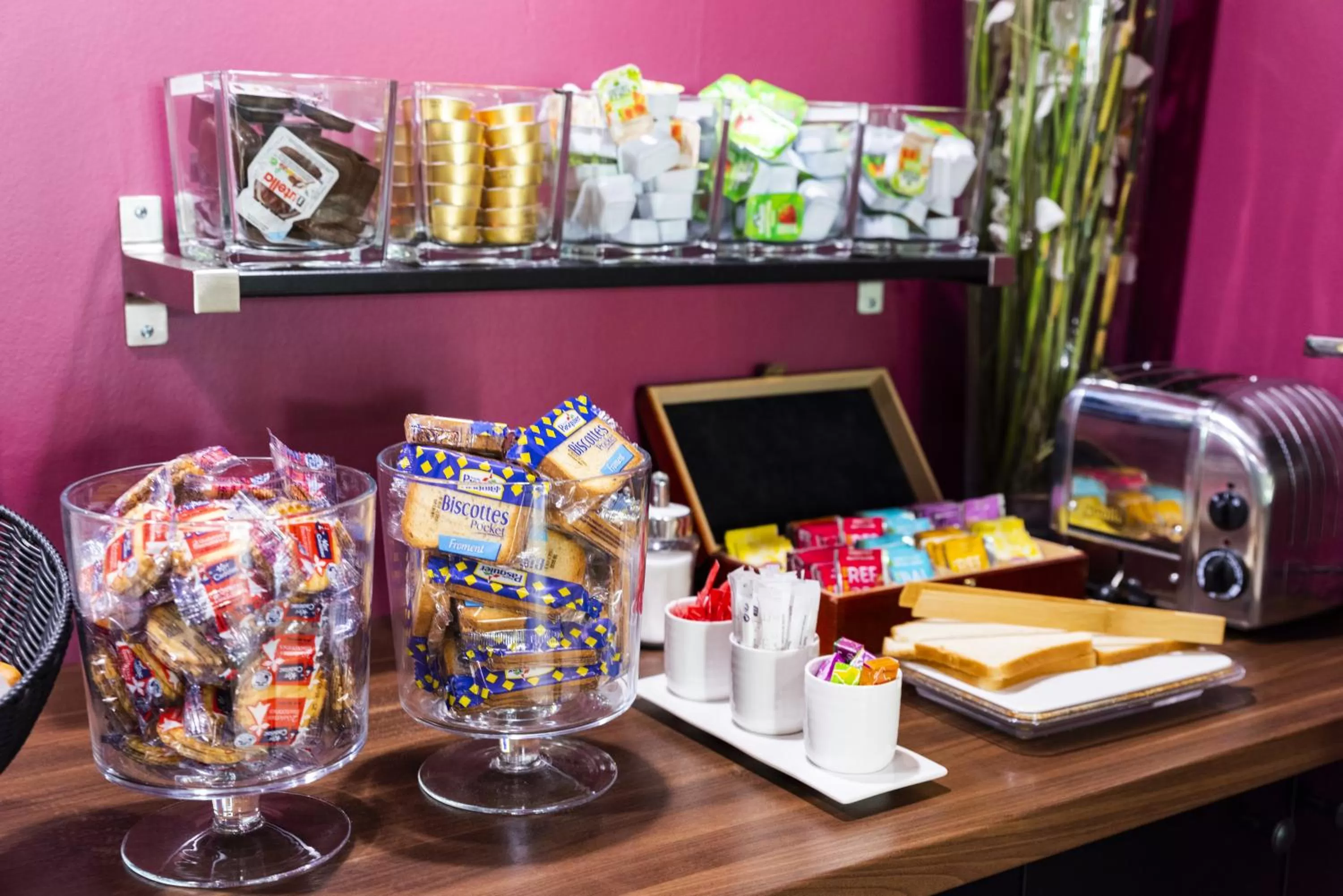 Buffet breakfast in Ténéo Apparthotel Bordeaux - Gare Saint Jean