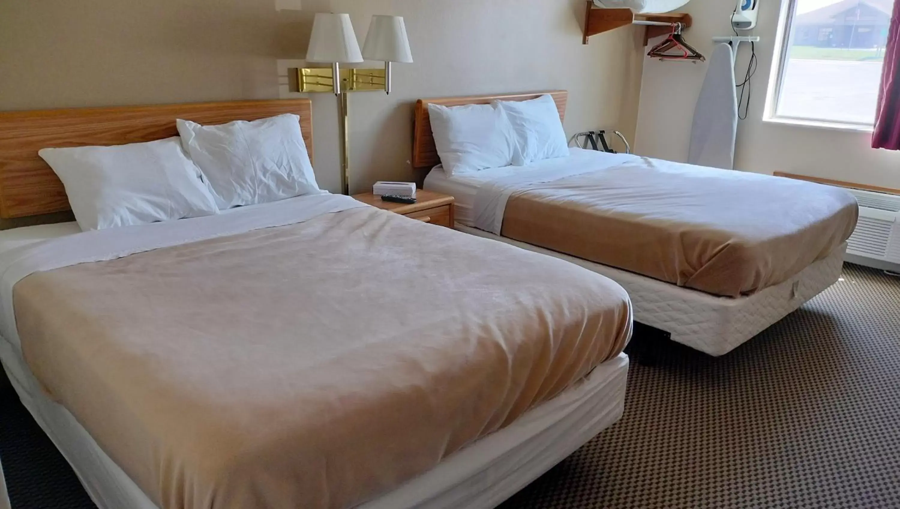 Bedroom, Bed in Magnuson Hotel Ironwood