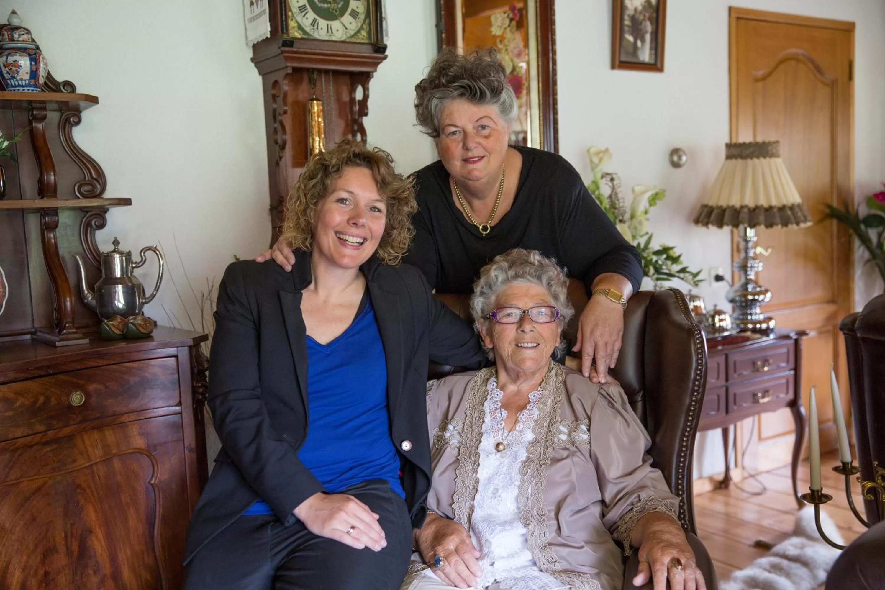 People in De Dames Van De Jonge Hotel Restaurant