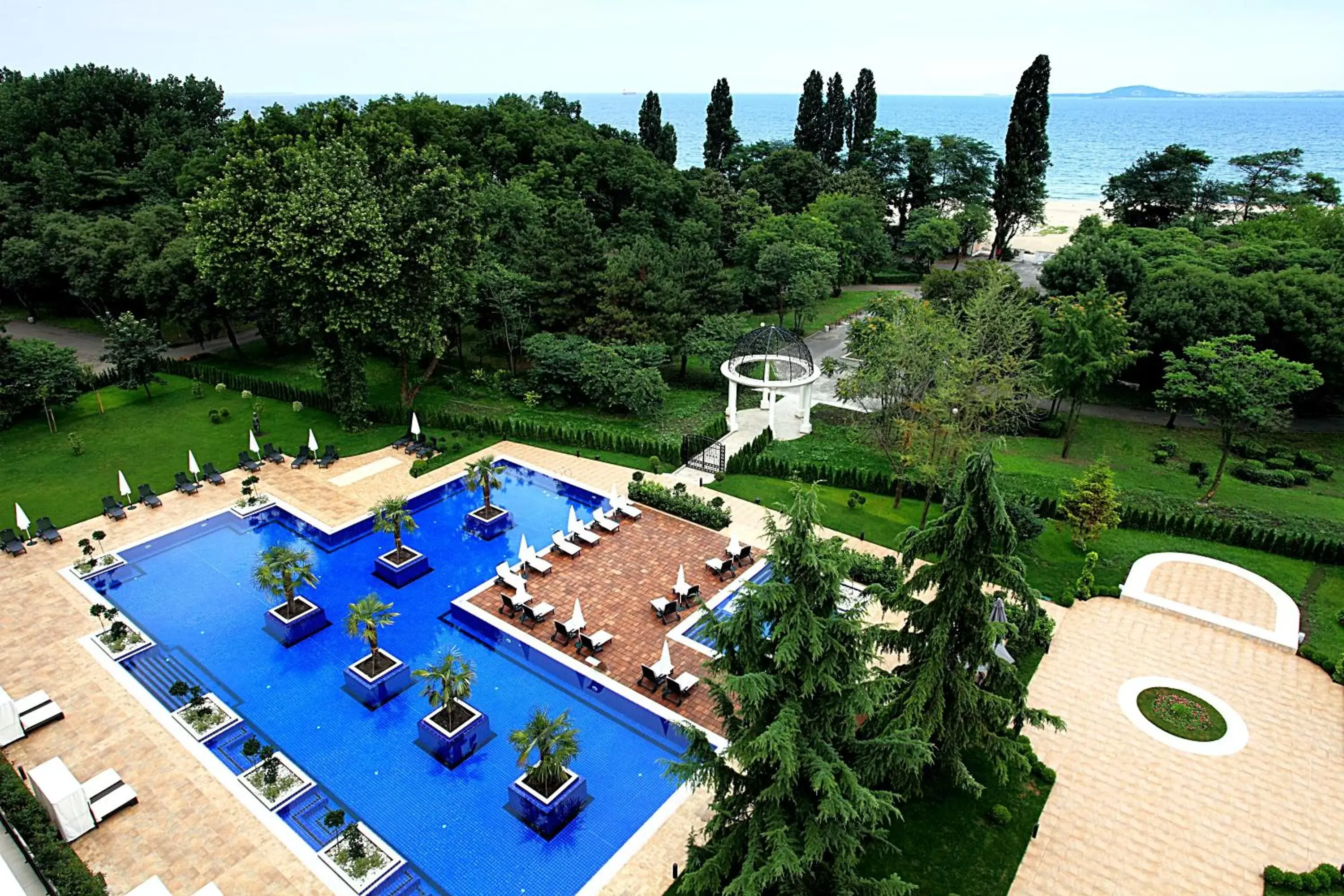 Patio, Pool View in Primoretz Grand Hotel & Spa