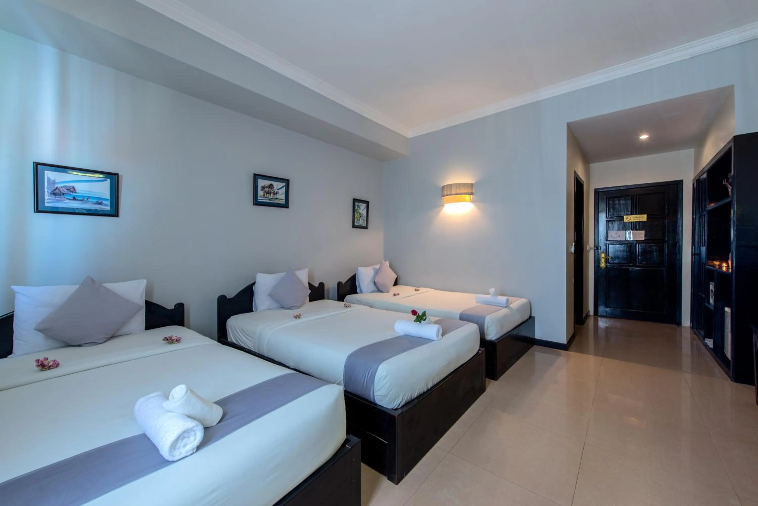 Photo of the whole room, Bed in JK Resident