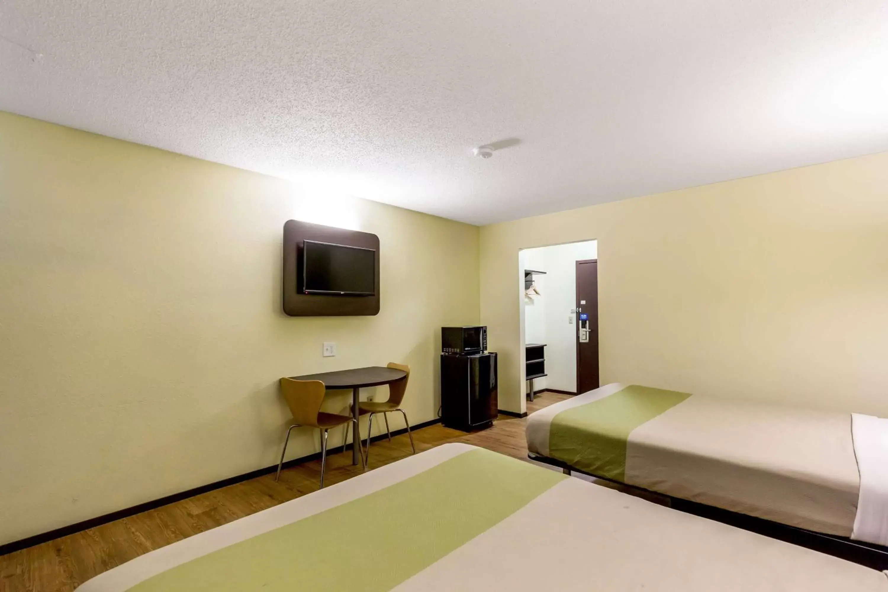 TV and multimedia, TV/Entertainment Center in Motel 6-Troy, IL