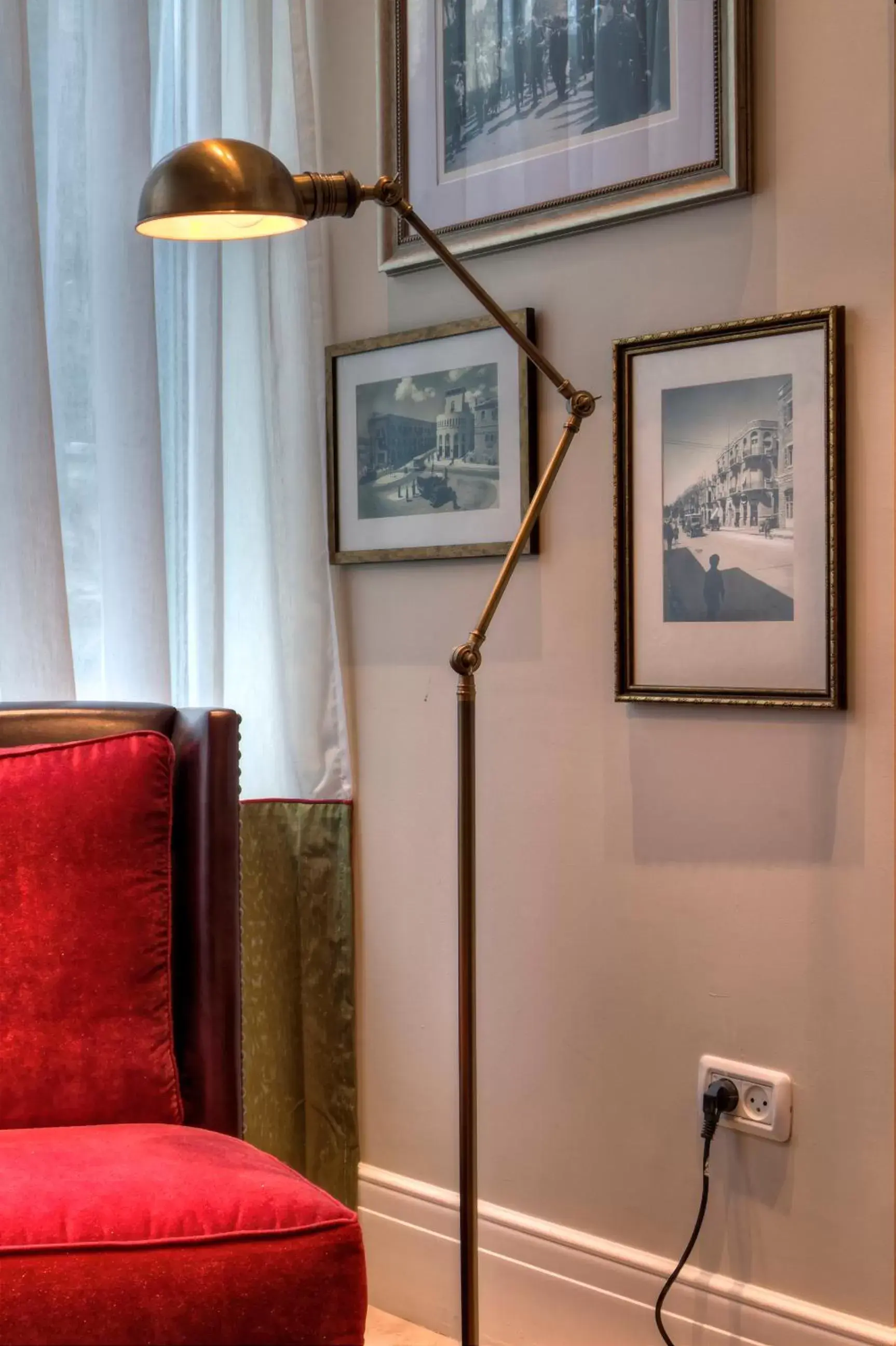 Seating area, Bathroom in Arthur Hotel - an Atlas Boutique Hotel