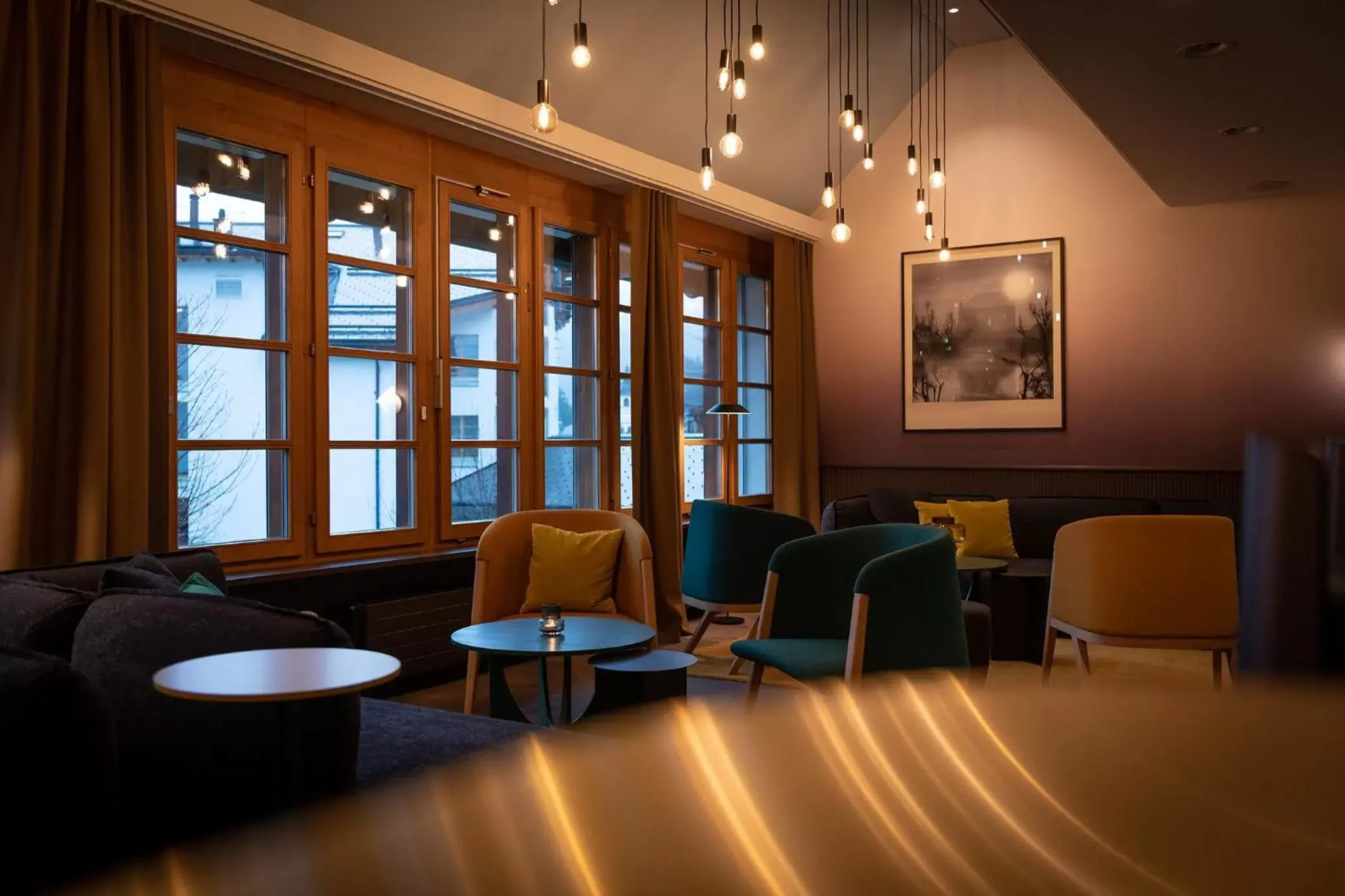 Lobby or reception, Lounge/Bar in Hotel Schweizerhof Lenzerheide