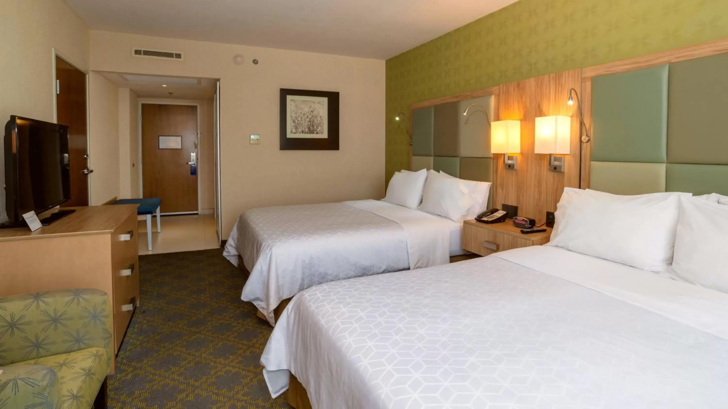 Photo of the whole room, Bed in Holiday Inn Express & Suites Cuernavaca, an IHG Hotel
