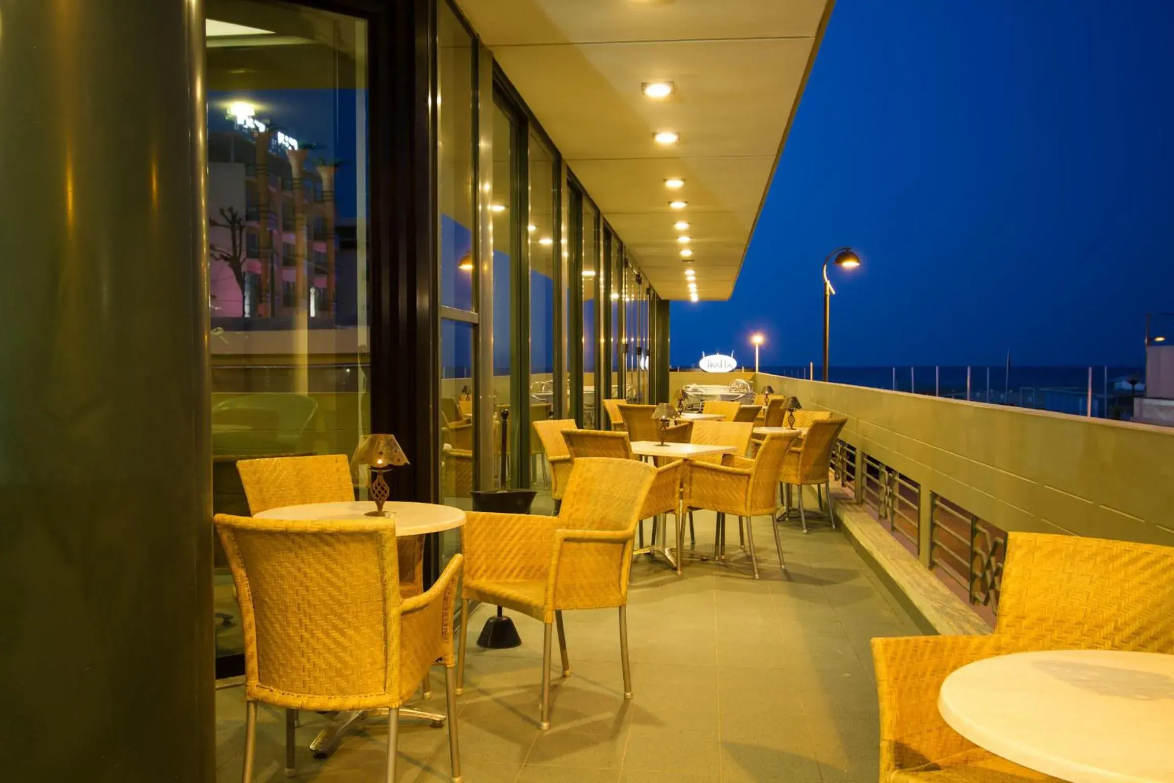 Balcony/Terrace, Restaurant/Places to Eat in Hotel Nord Est