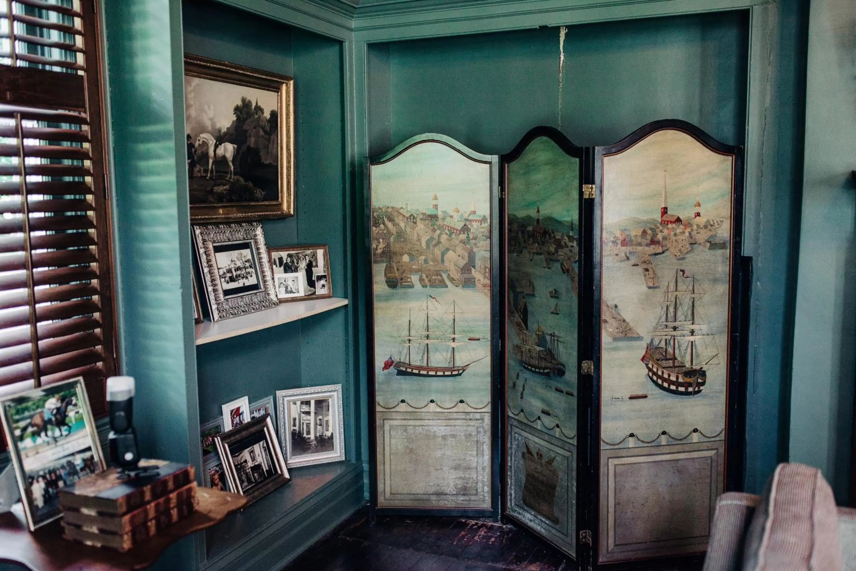 Decorative detail in Benn Conger Inn