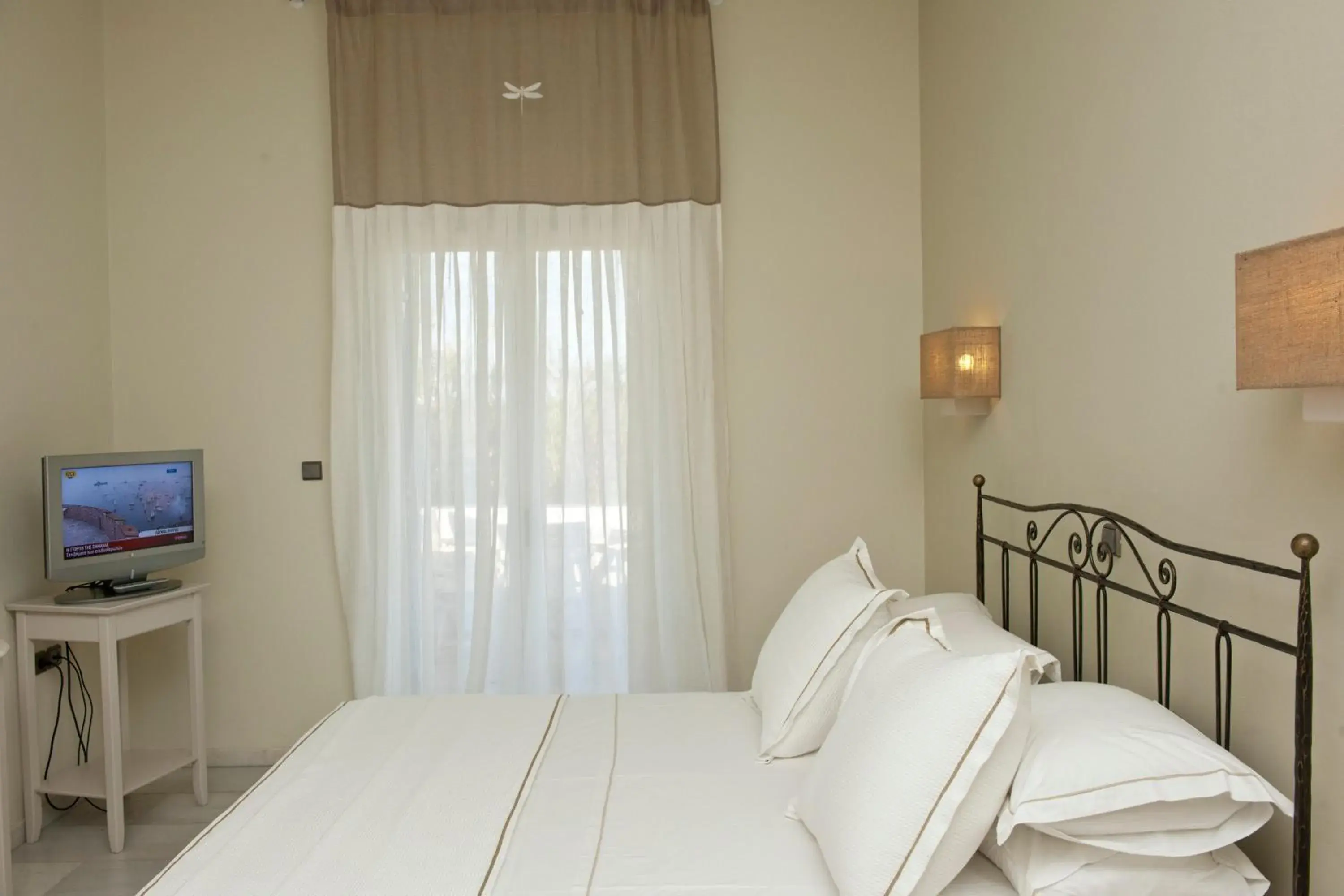 Bed in Ammos Naxos Exclusive Apartment