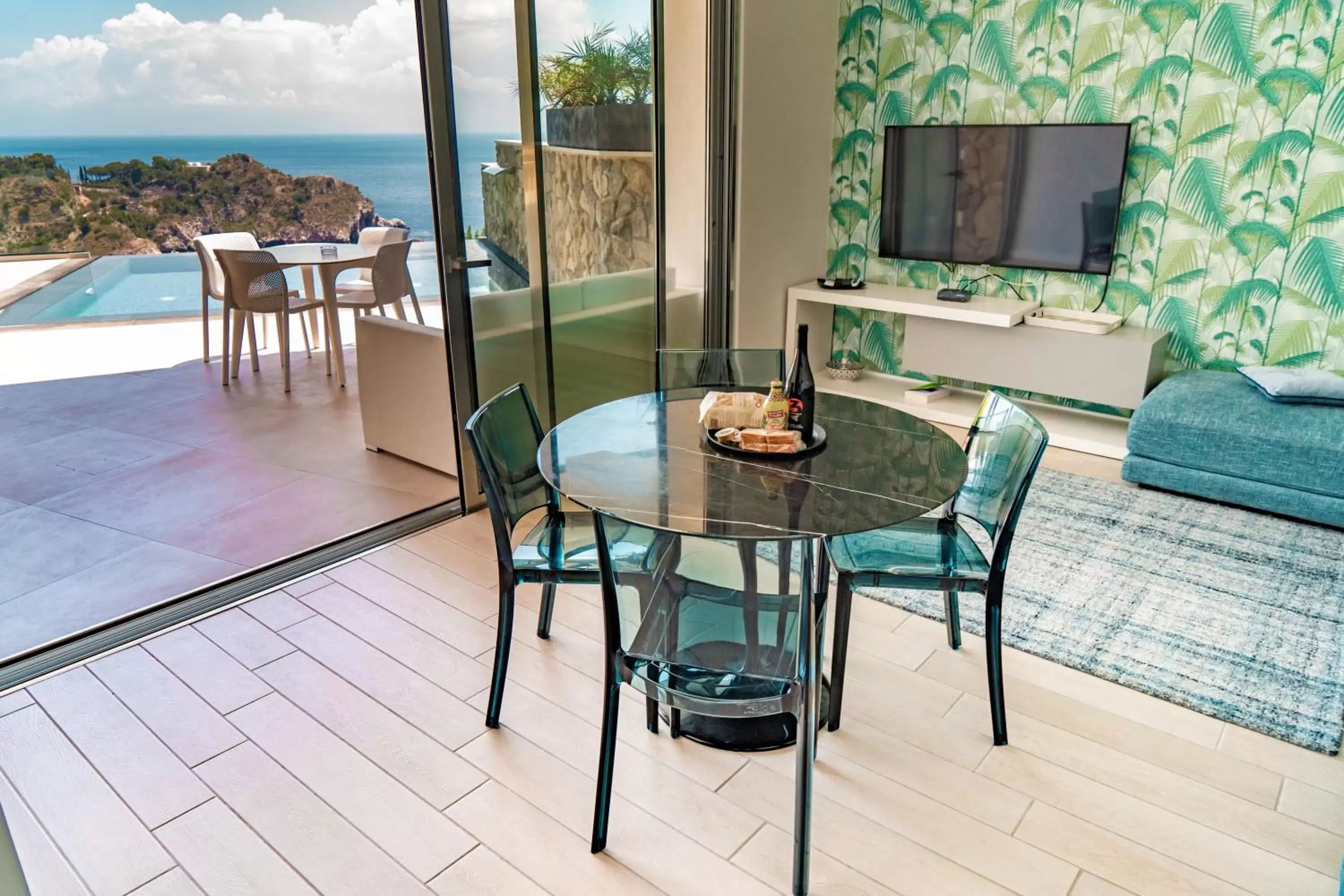 Dining Area in Isola Bella Infinity Suites