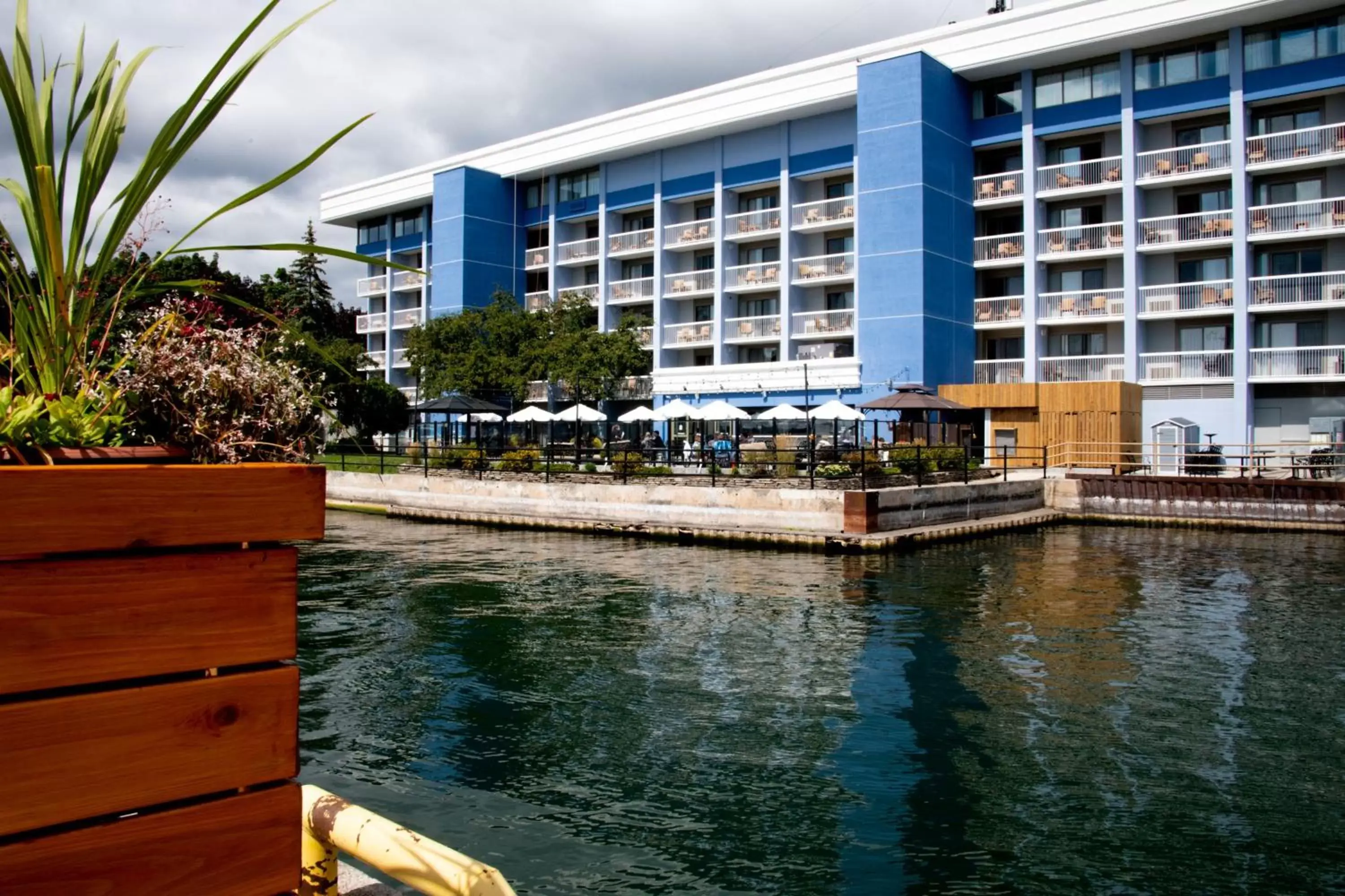 Restaurant/places to eat in Holiday Inn Kingston - Waterfront, an IHG Hotel