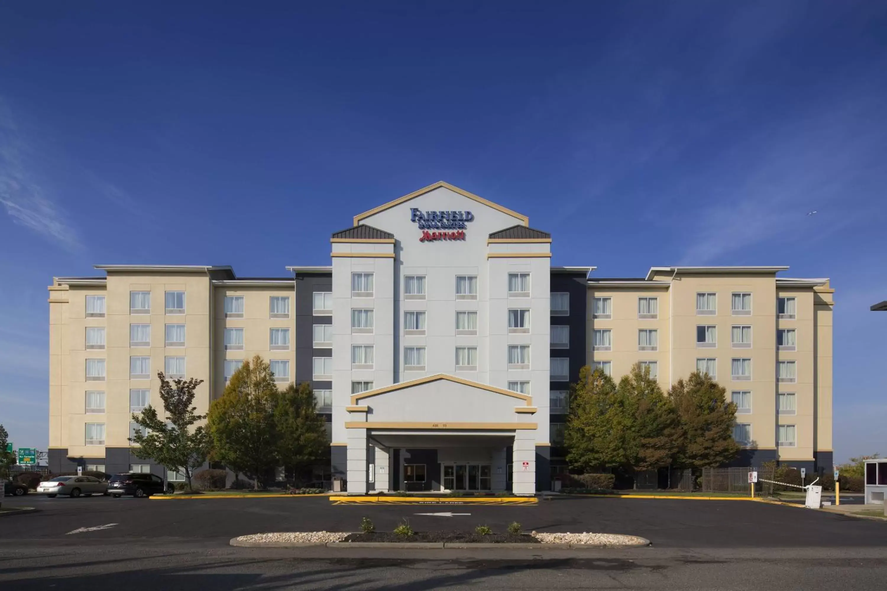 Property Building in Fairfield Inn & Suites by Marriott Newark Liberty International Airport