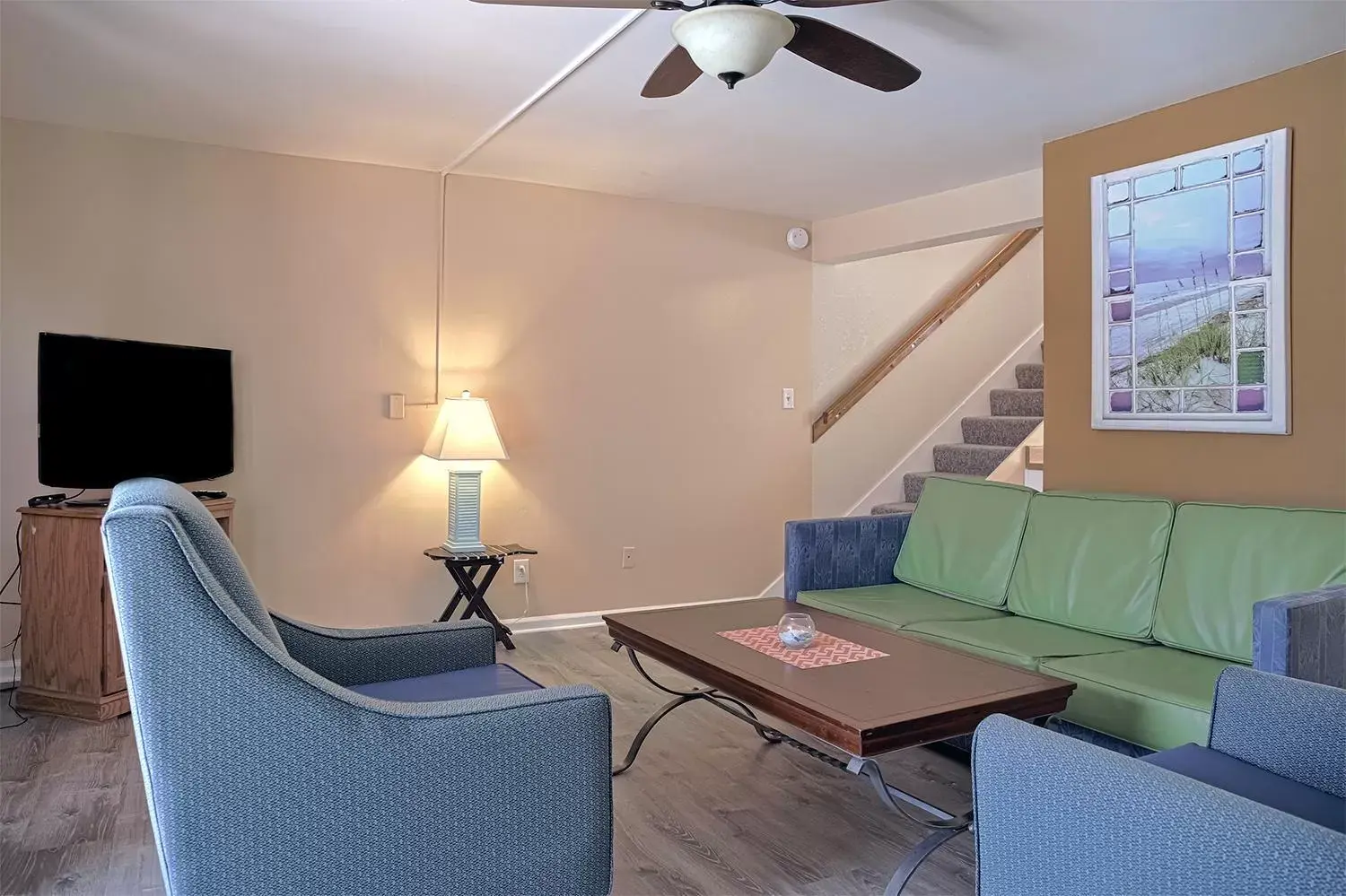 Living room, Seating Area in Colonial Inn