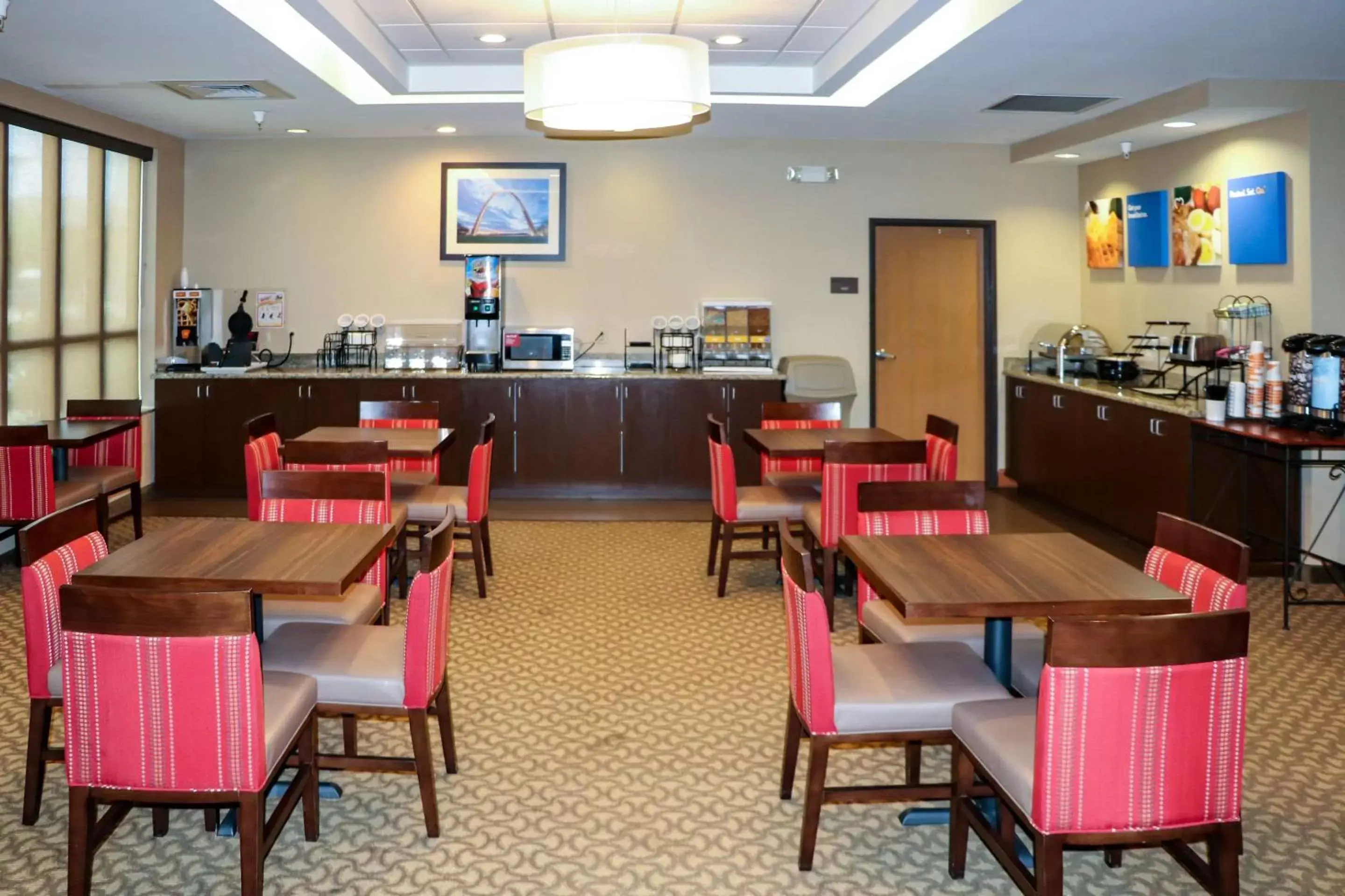 Restaurant/Places to Eat in Comfort Inn & Suites Sikeston I-55