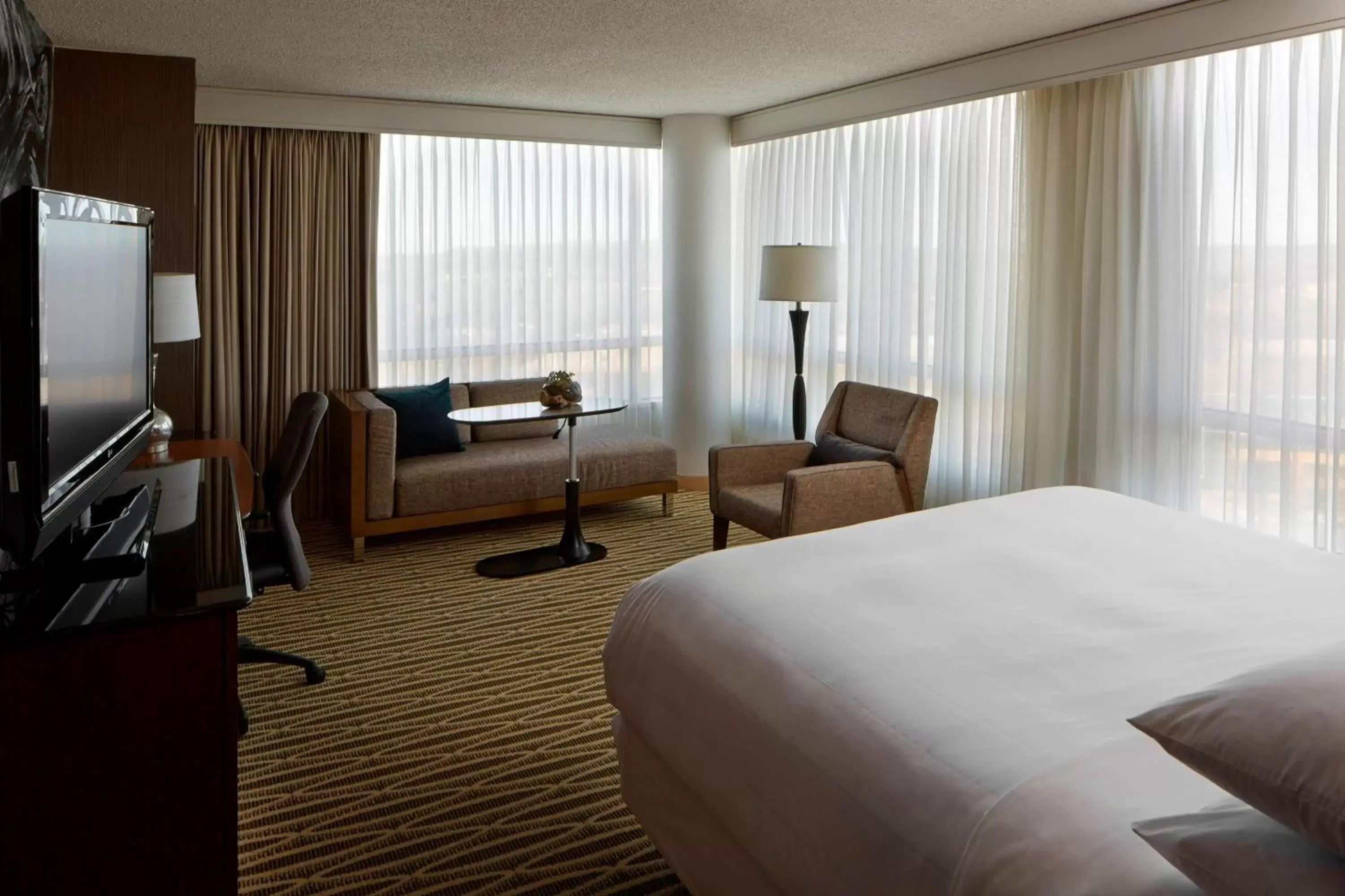 Photo of the whole room in Minneapolis Marriott Southwest