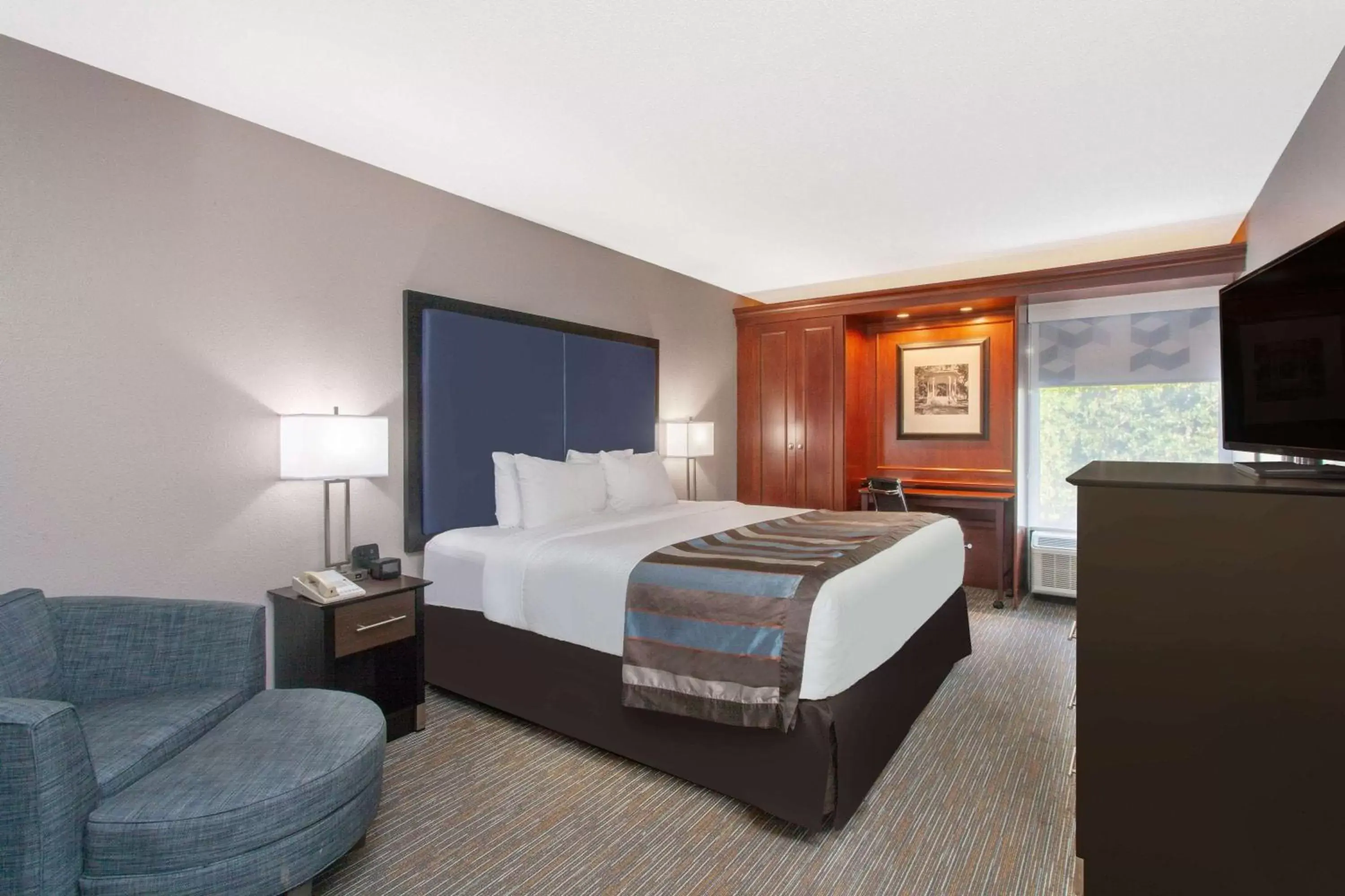 Photo of the whole room, Bed in Wingate by Wyndham Charleston Coliseum Photo of the whole room, Bed in Wingate by Wyndham Charleston Coliseum