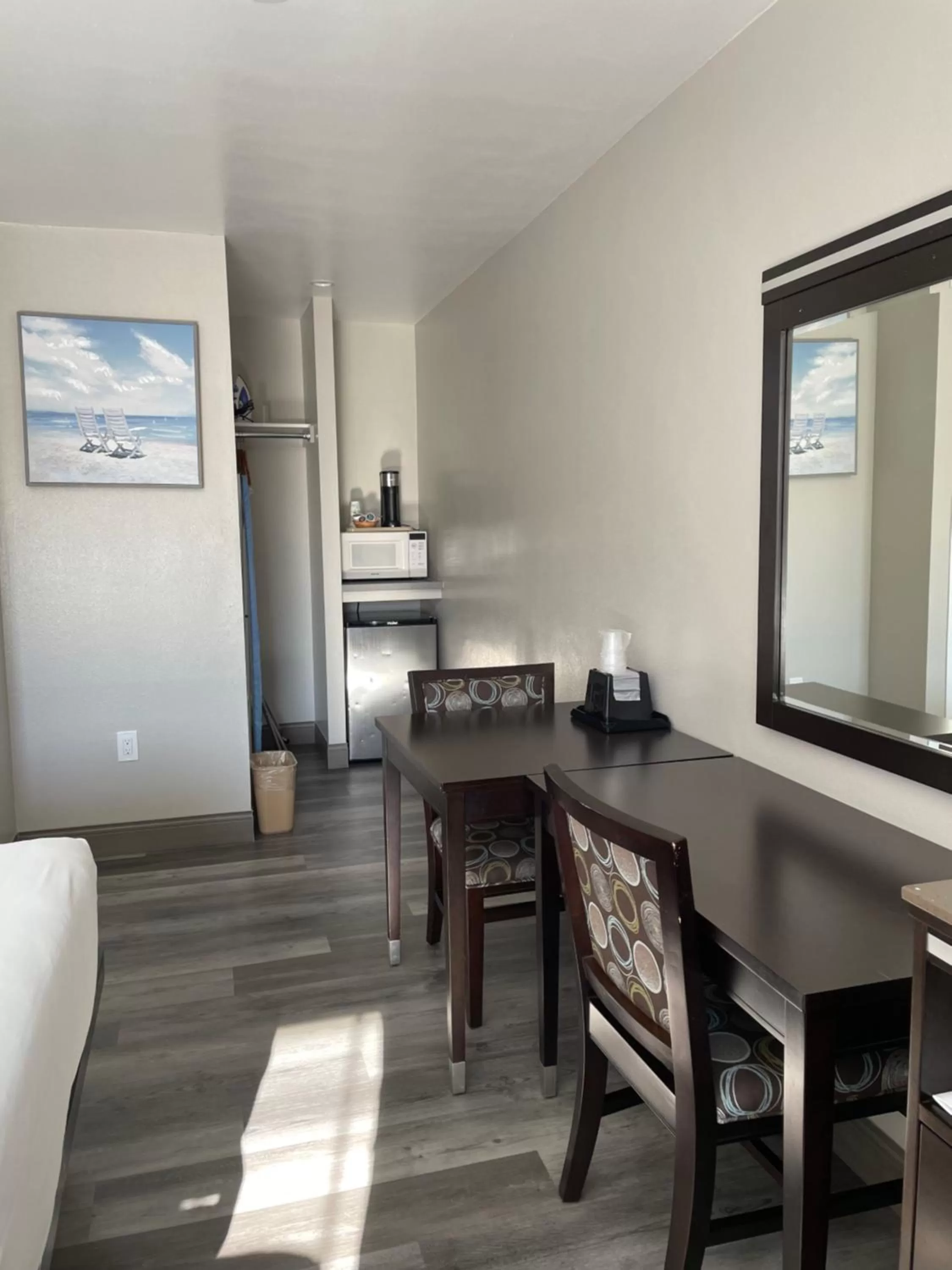 Seating area in University Inn at San Luis Obispo