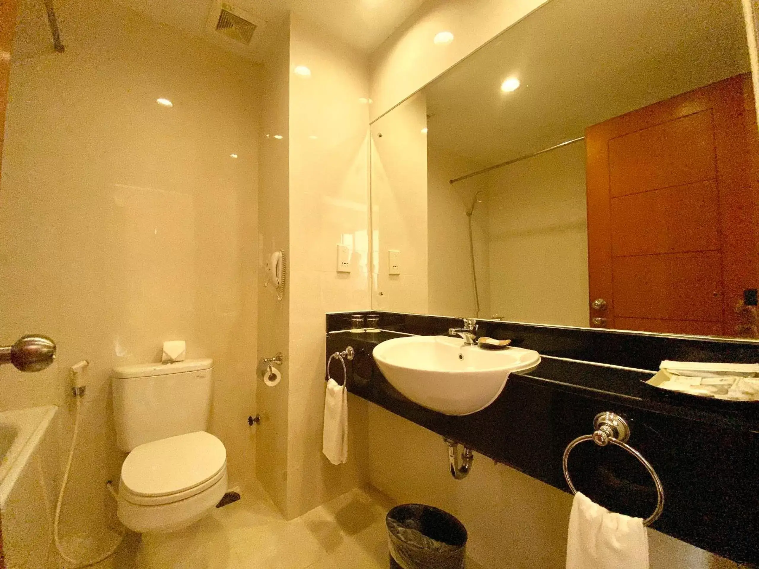 Bathroom in Muong Thanh Holiday Da Lat Hotel