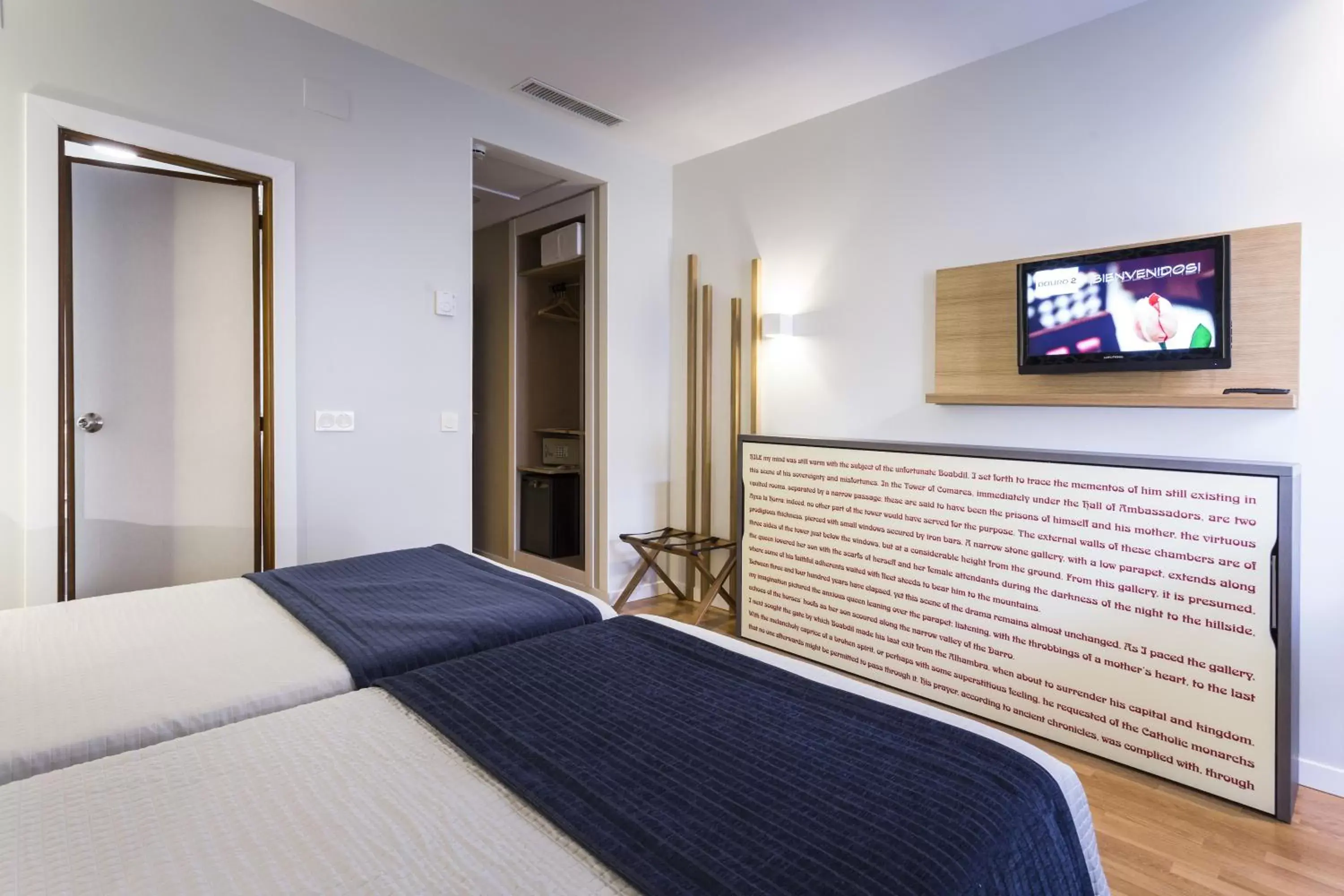 Bedroom, TV/Entertainment Center in Hotel Comfort Dauro 2