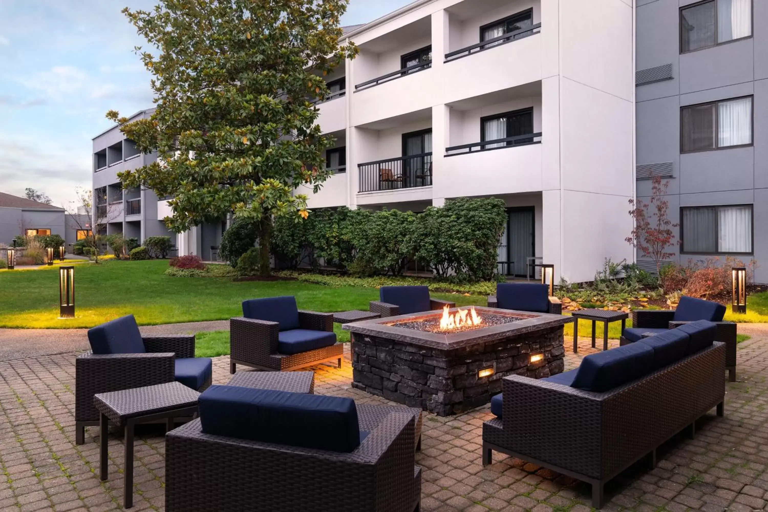 Property building in Courtyard Seattle Southcenter