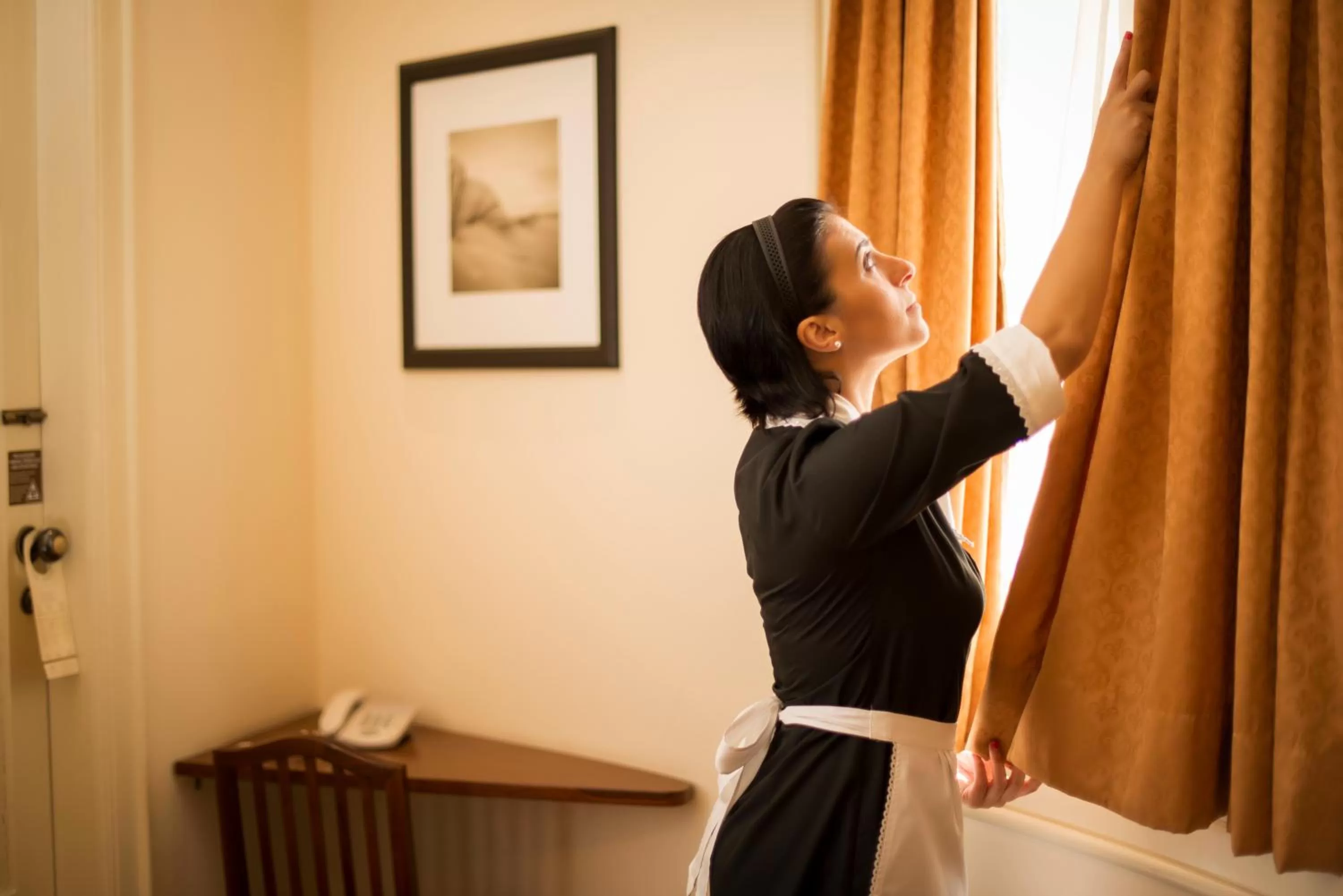 People in Hotel Aliados