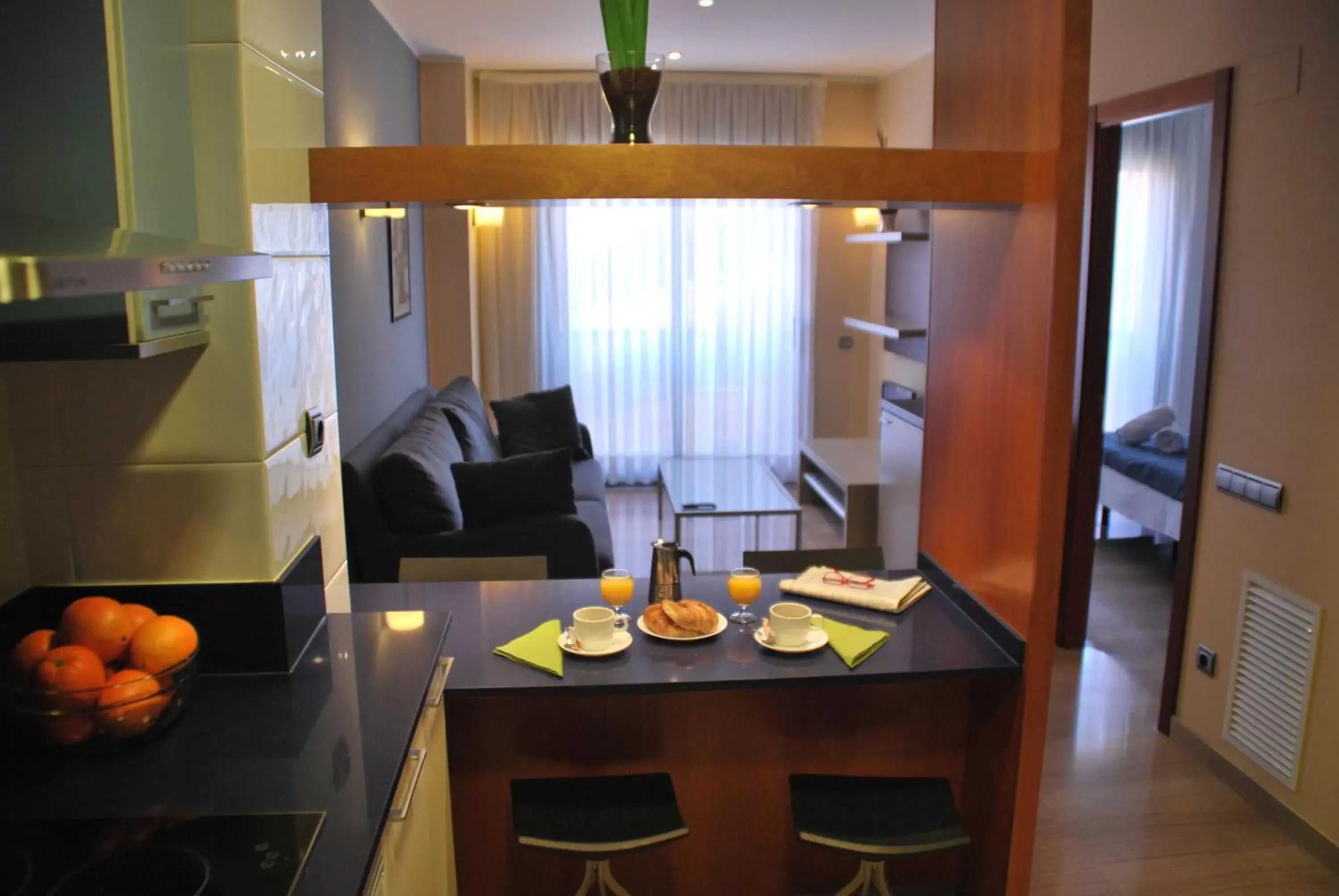 Kitchen or kitchenette, Dining Area in Apartaments Independencia
