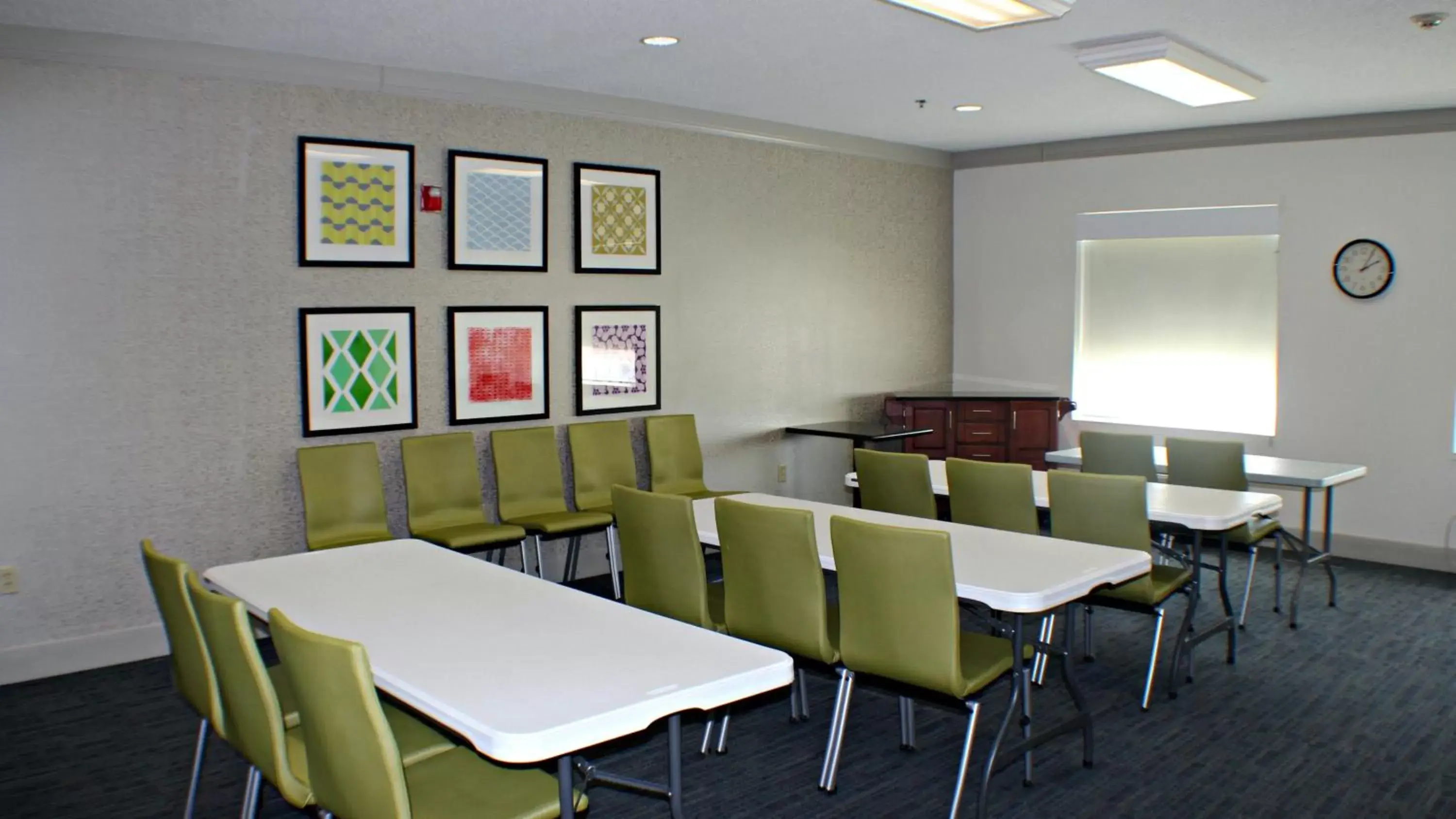 Meeting/conference room in Holiday Inn Express Hotel & Suites Plainview, an IHG Hotel