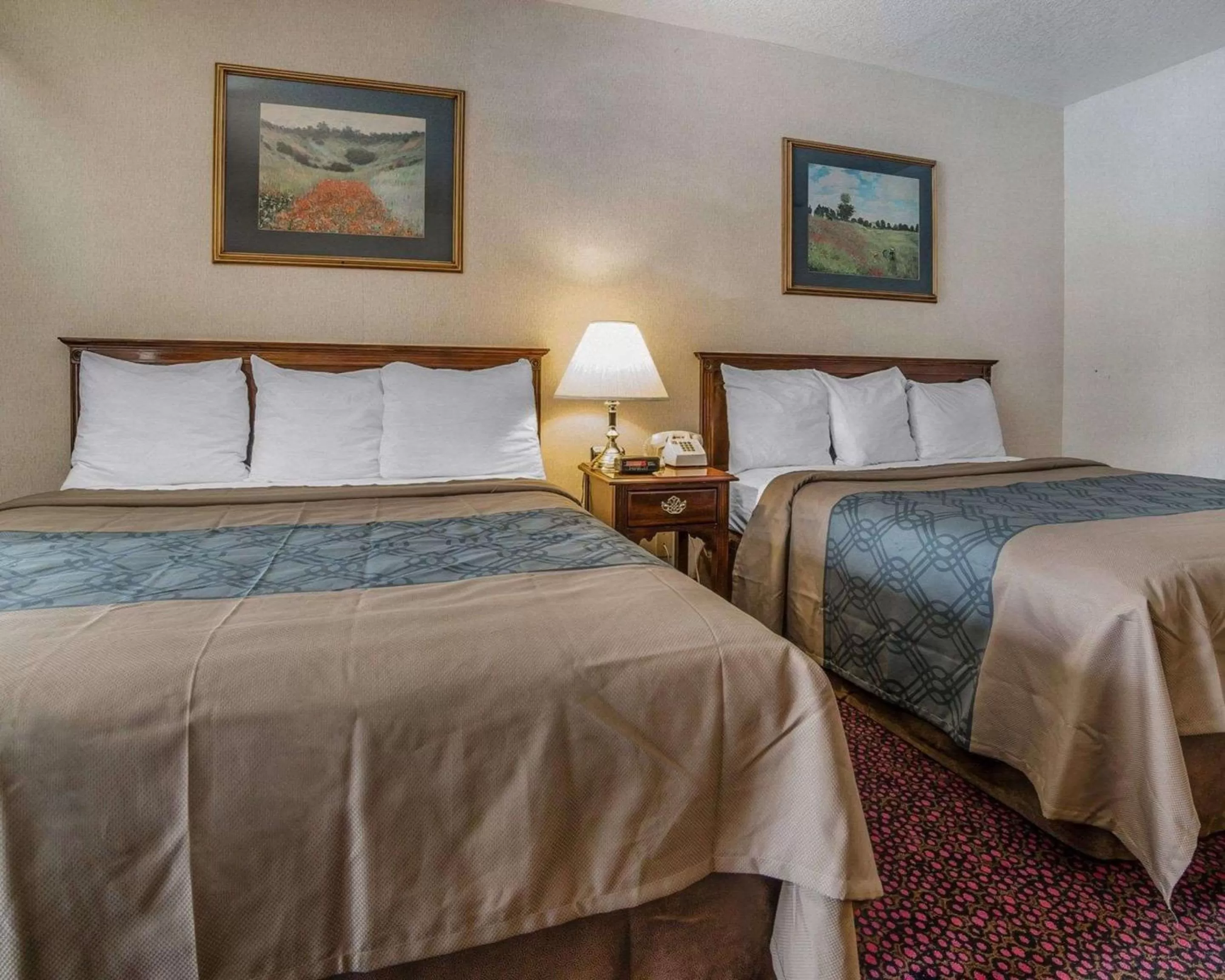 Photo of the whole room, Bed in Econo Lodge Near Reno-Sparks Convention Center