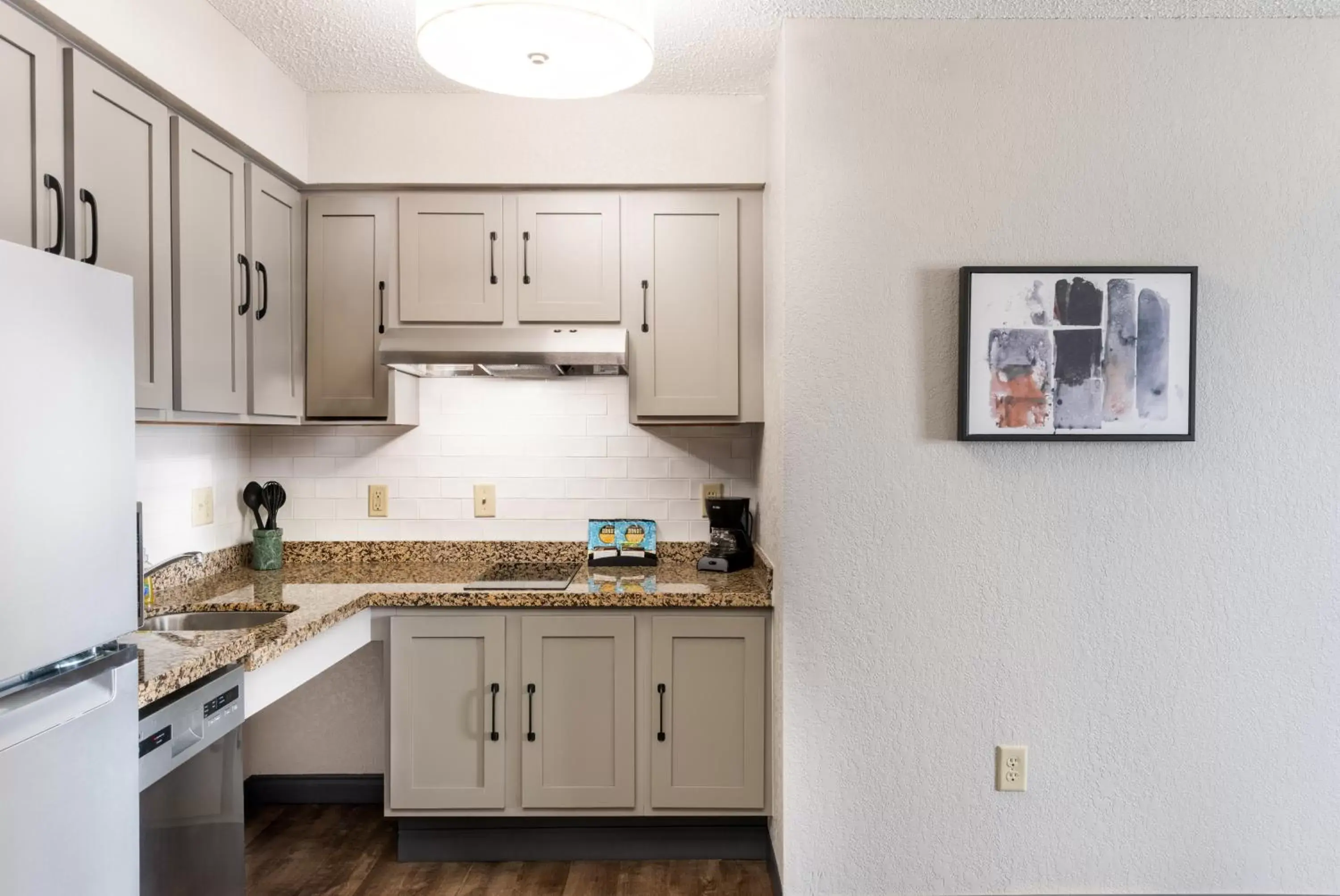 Kitchen or kitchenette, Kitchen/Kitchenette in Candlewood Suites Eagan - Mall of America Area, an IHG Hotel