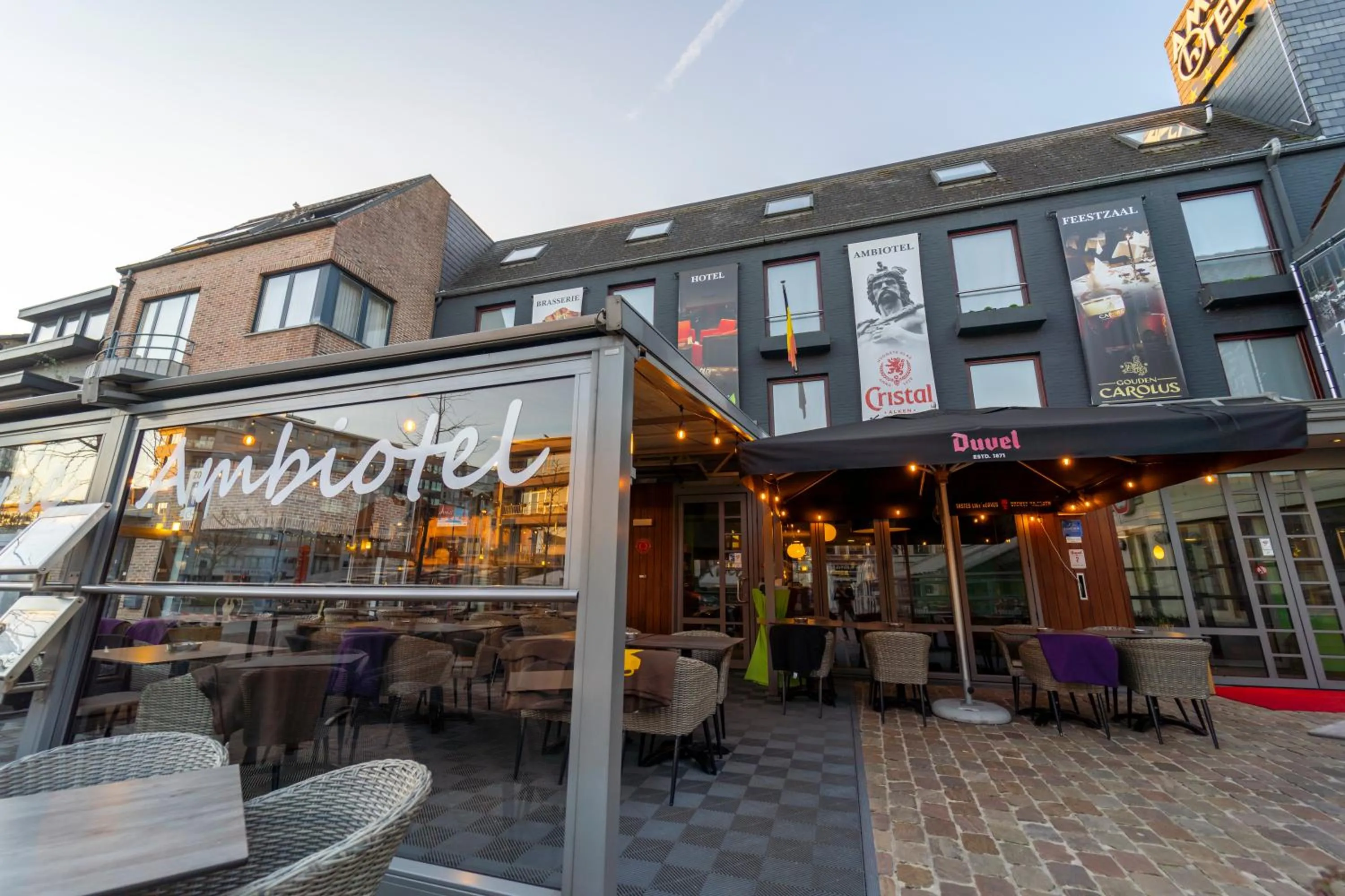 Property building in Hotel Ambiotel