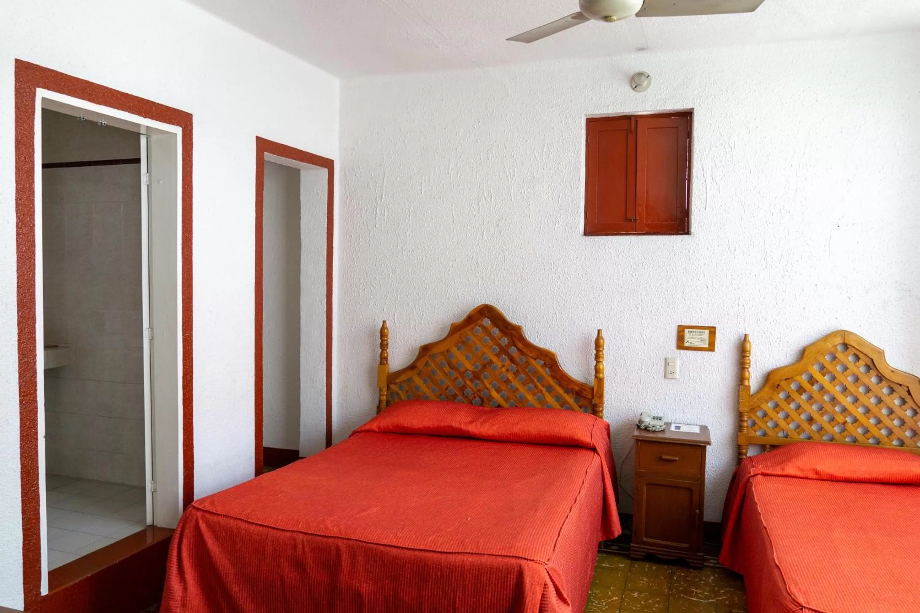 Standard Twin Room in Hotel Colonial