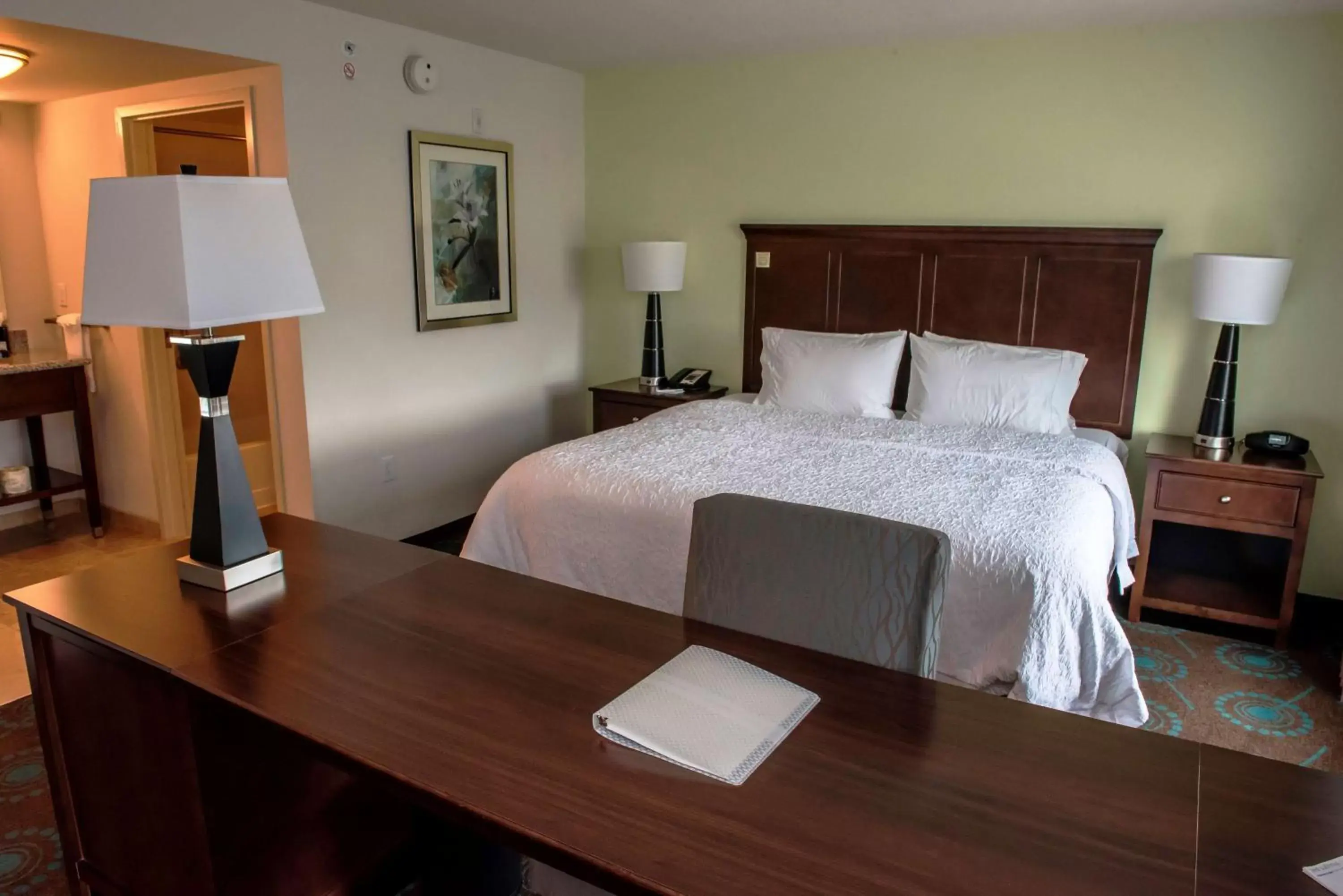 Bed in Hampton Inn & Suites Orlando North Altamonte Springs
