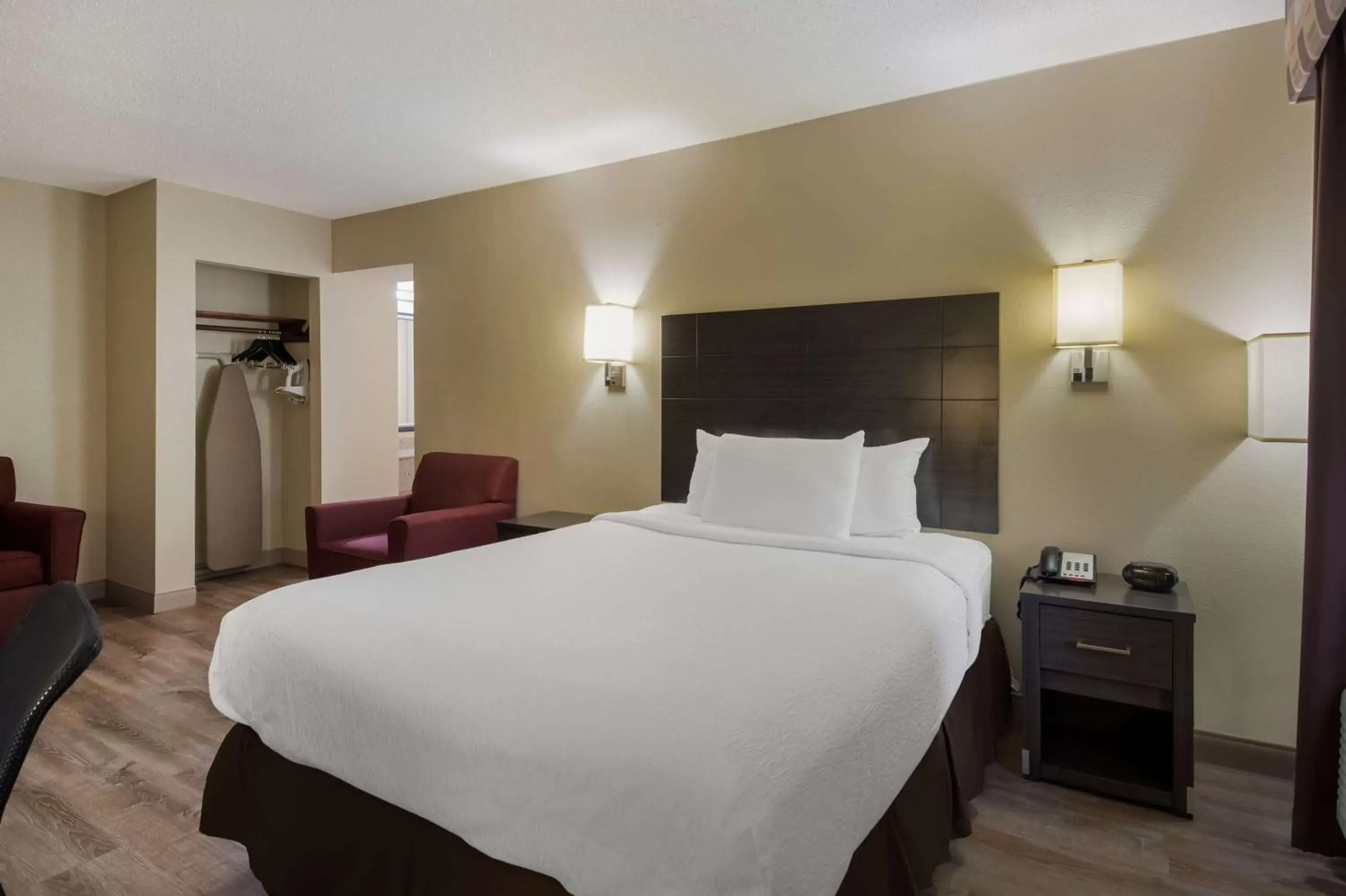 Bedroom, Bed in SureStay Plus Hotel by Best Western Jackson