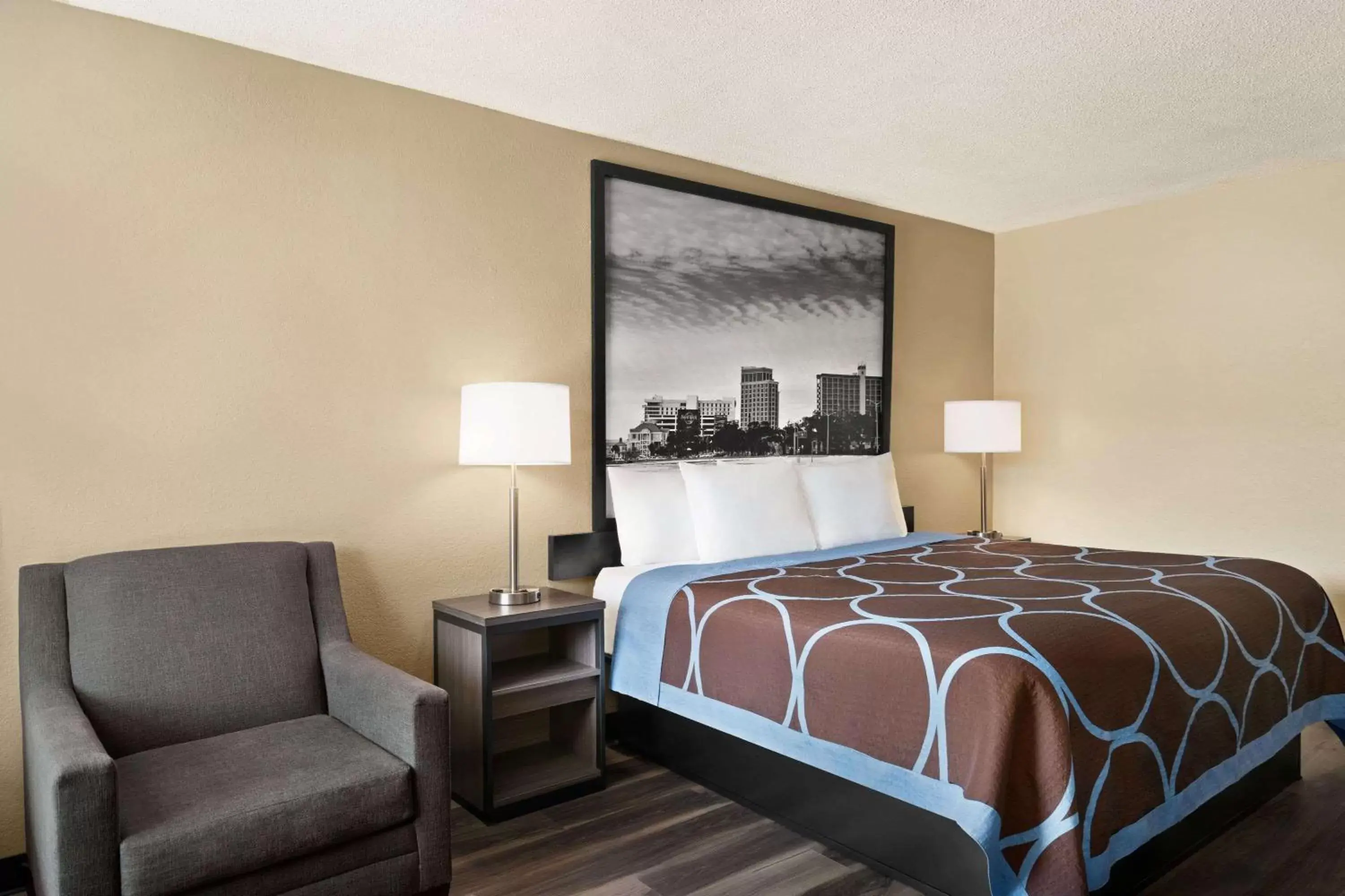 Bedroom, Bed in Super 8 by Wyndham Gulfport Airport NW Near Biloxi Bedroom, Bed in Super 8 by Wyndham Gulfport Airport NW Near Biloxi