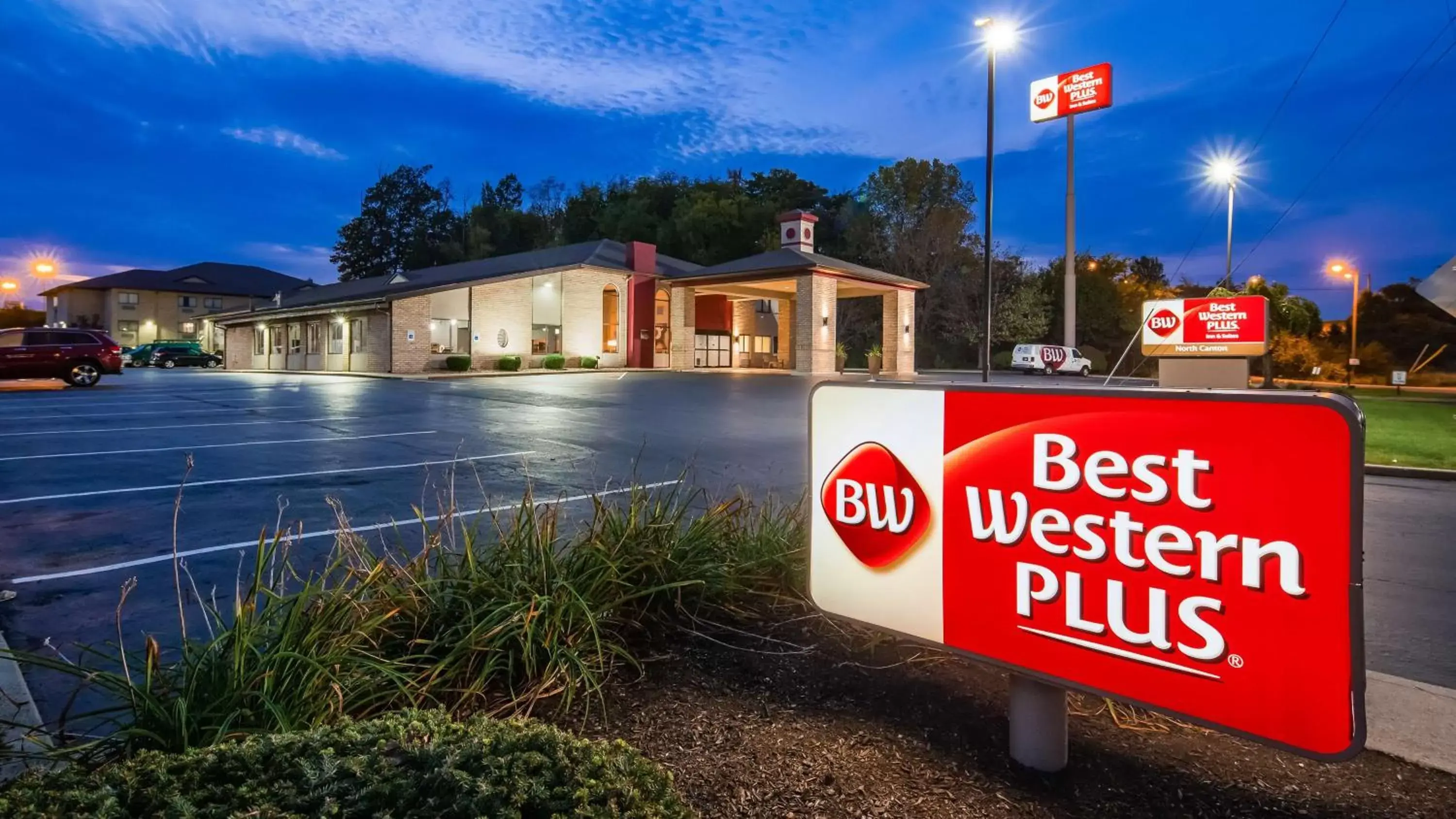 Property Building in Best Western Plus North Canton Inn & Suites