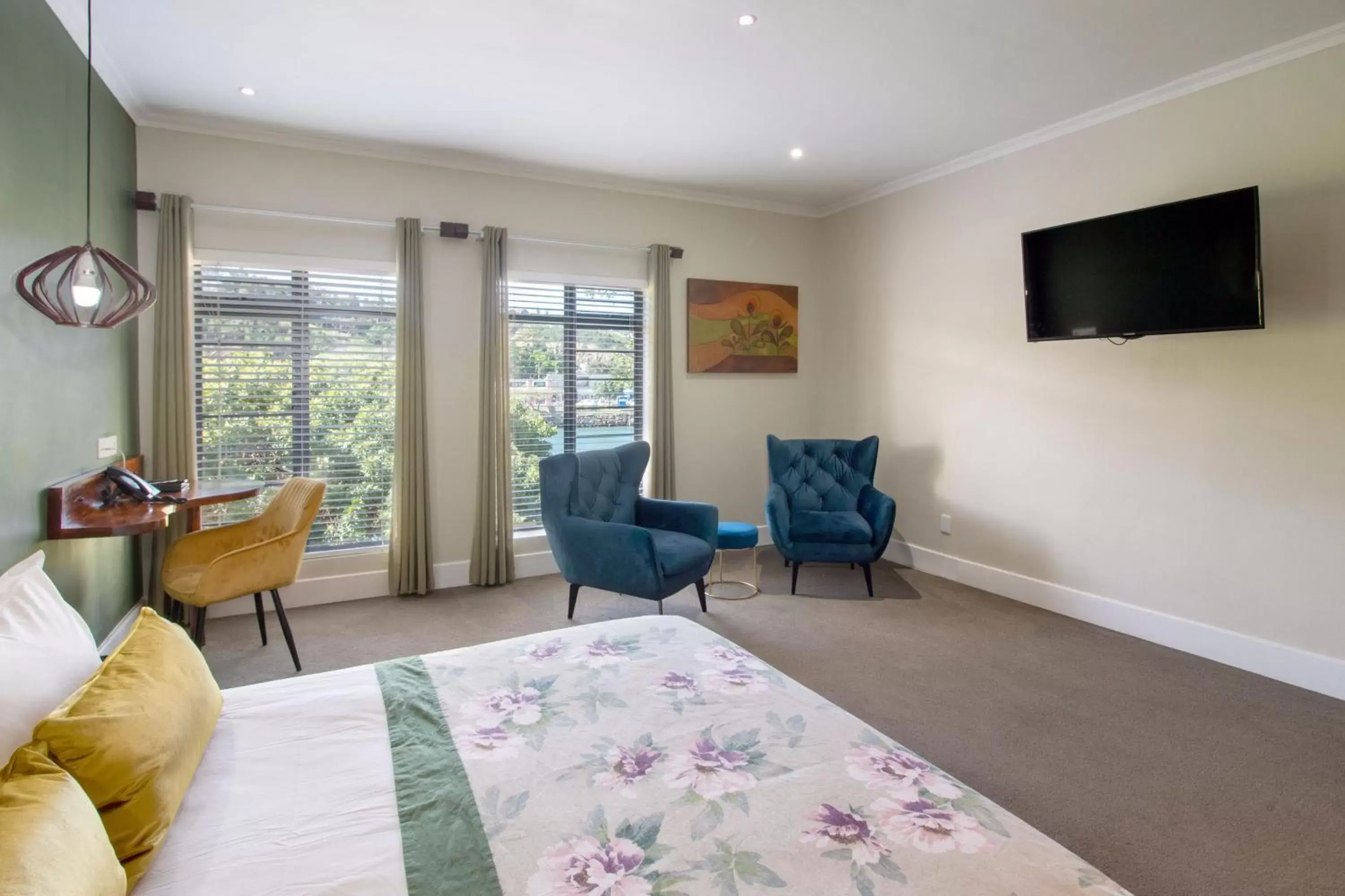 Photo of the whole room, TV/Entertainment Center in MyPond Stenden Hotel