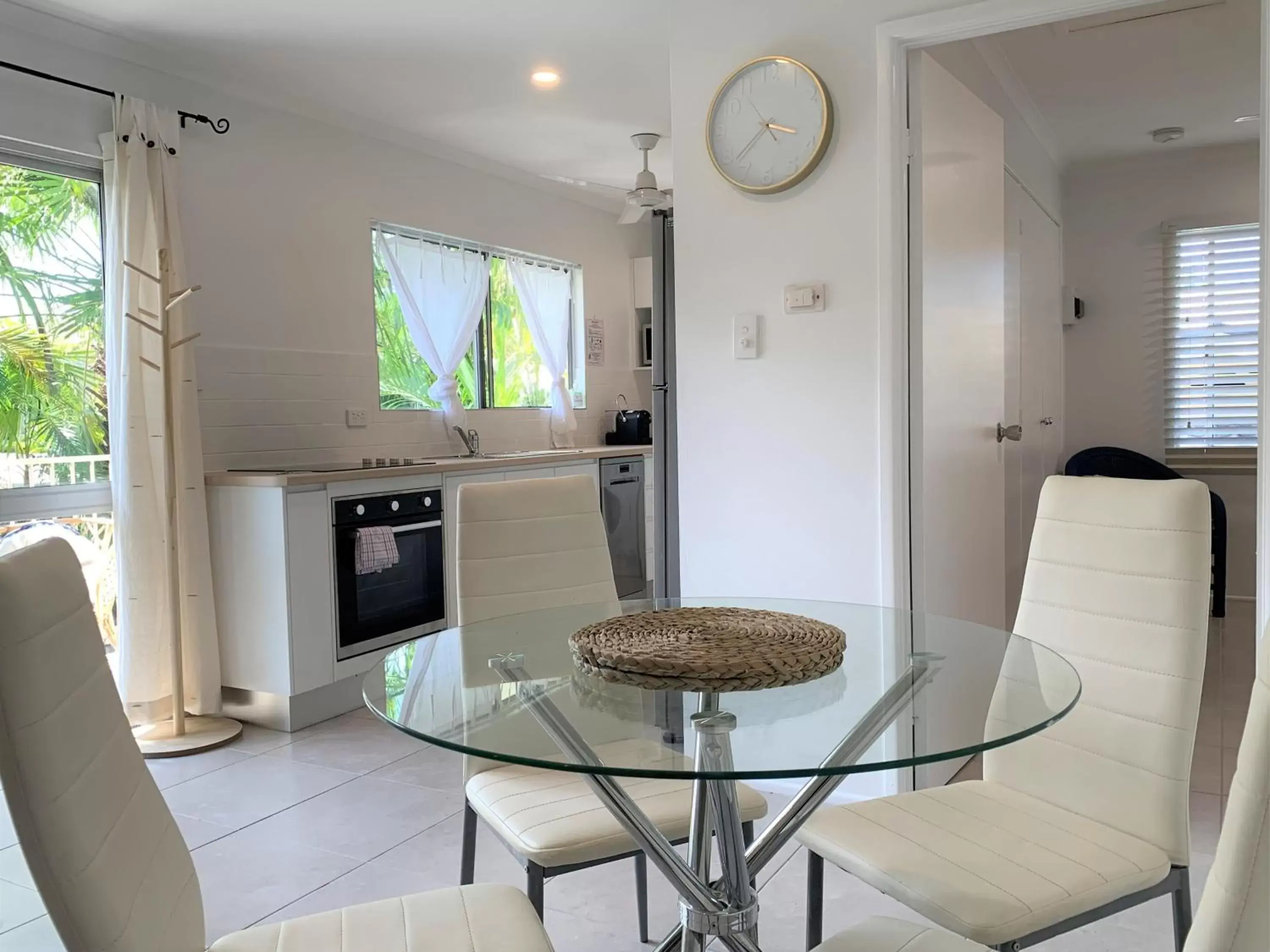 Dining Area in Lychee Tree Holiday Apartments