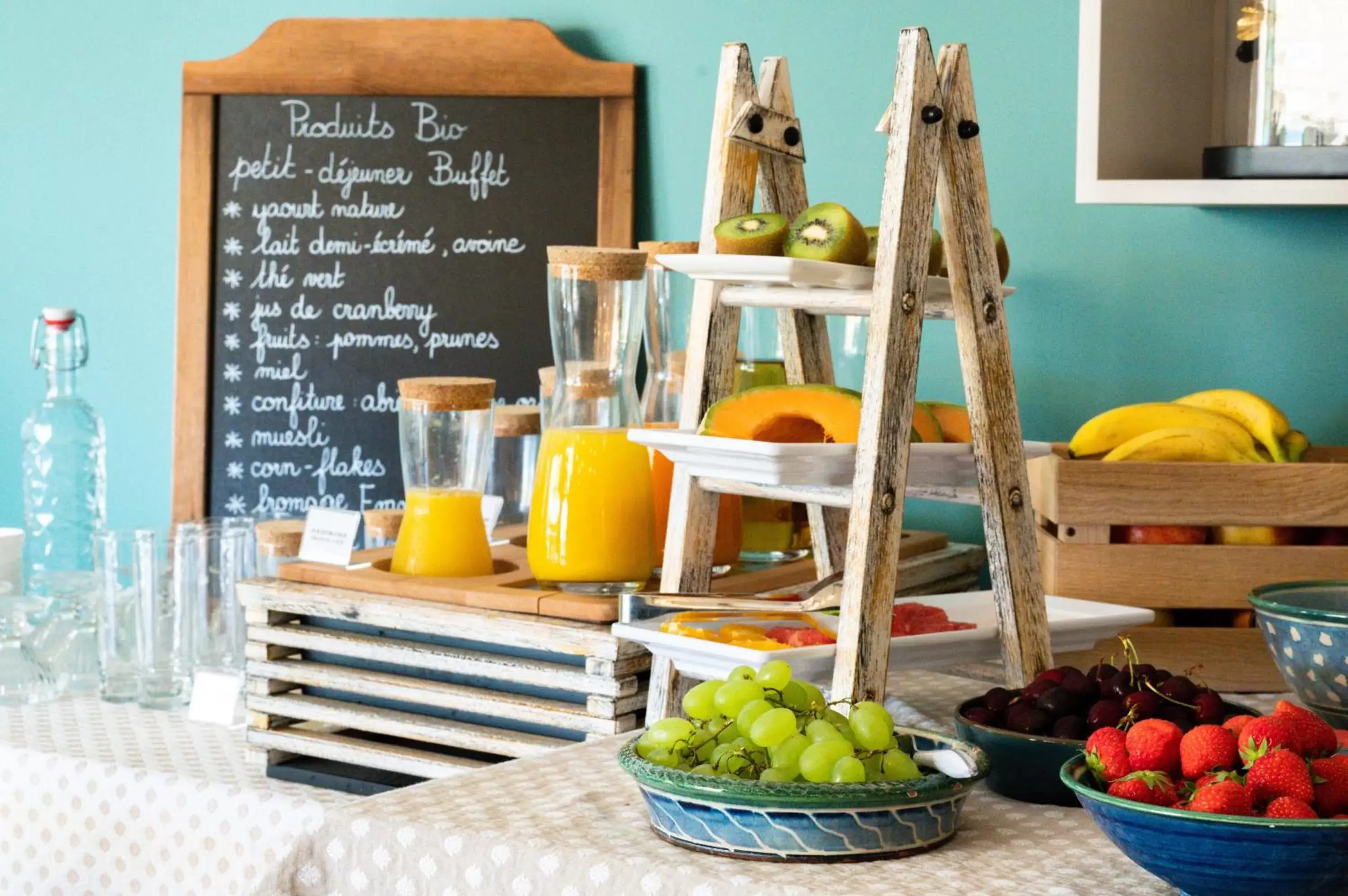 Buffet breakfast in Hôtel La Grande Bastide