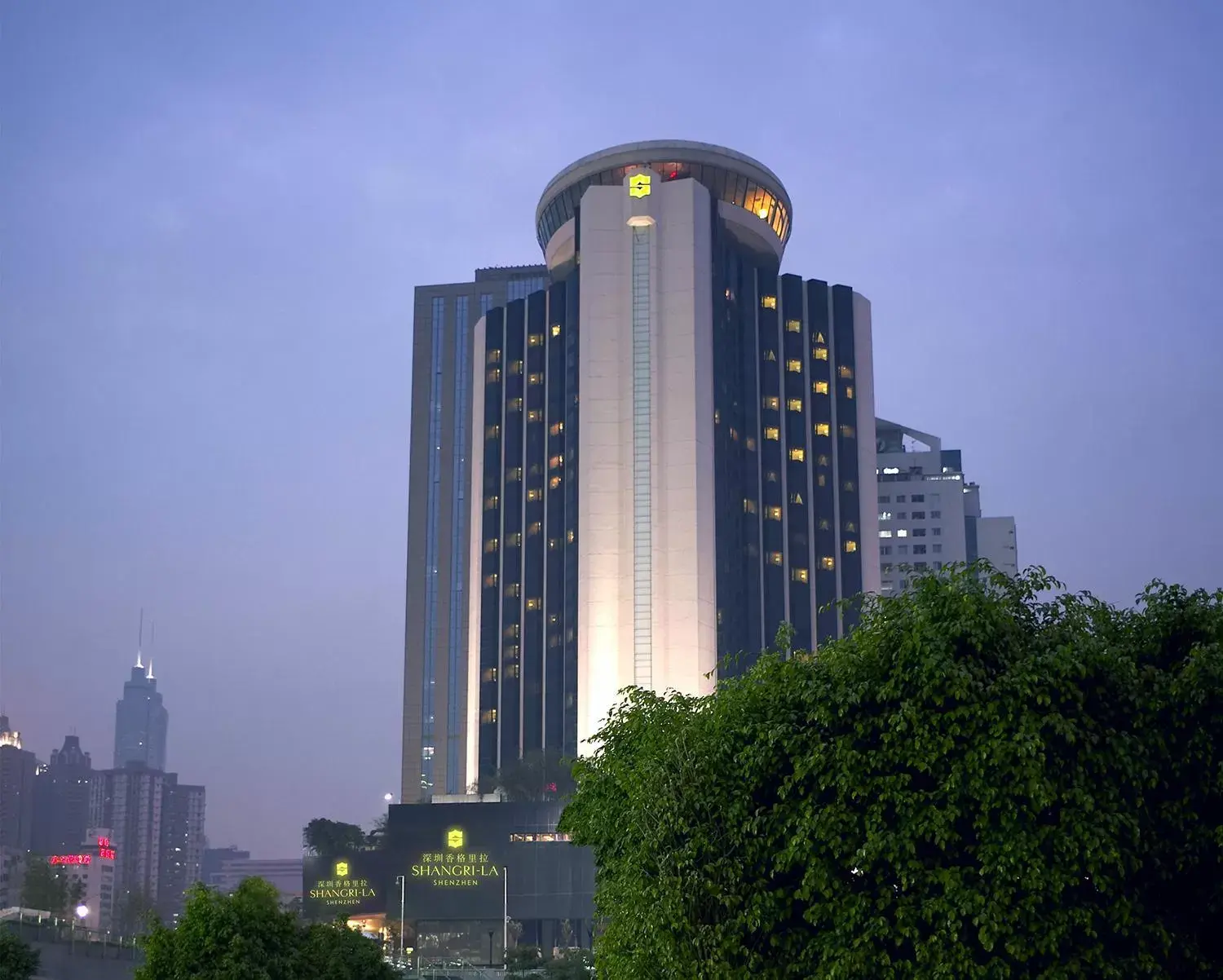 Property building in Shangri-La Shenzhen - Nearby Luohu Border, Outdoor Swimming Pool Property building in Shangri-La Shenzhen - Nearby Luohu Border, Outdoor Swimming Pool