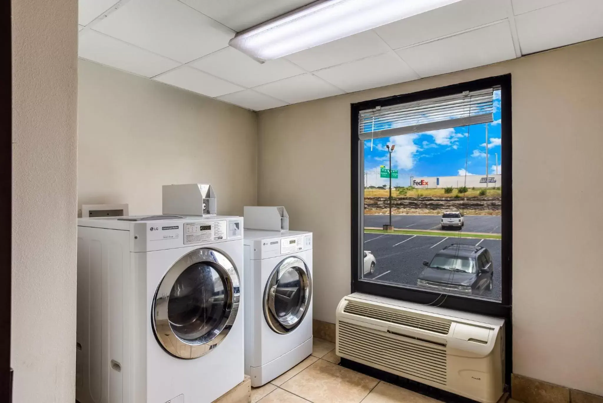 Other, TV/Entertainment Center in Red Roof Inn Nashville - Music City