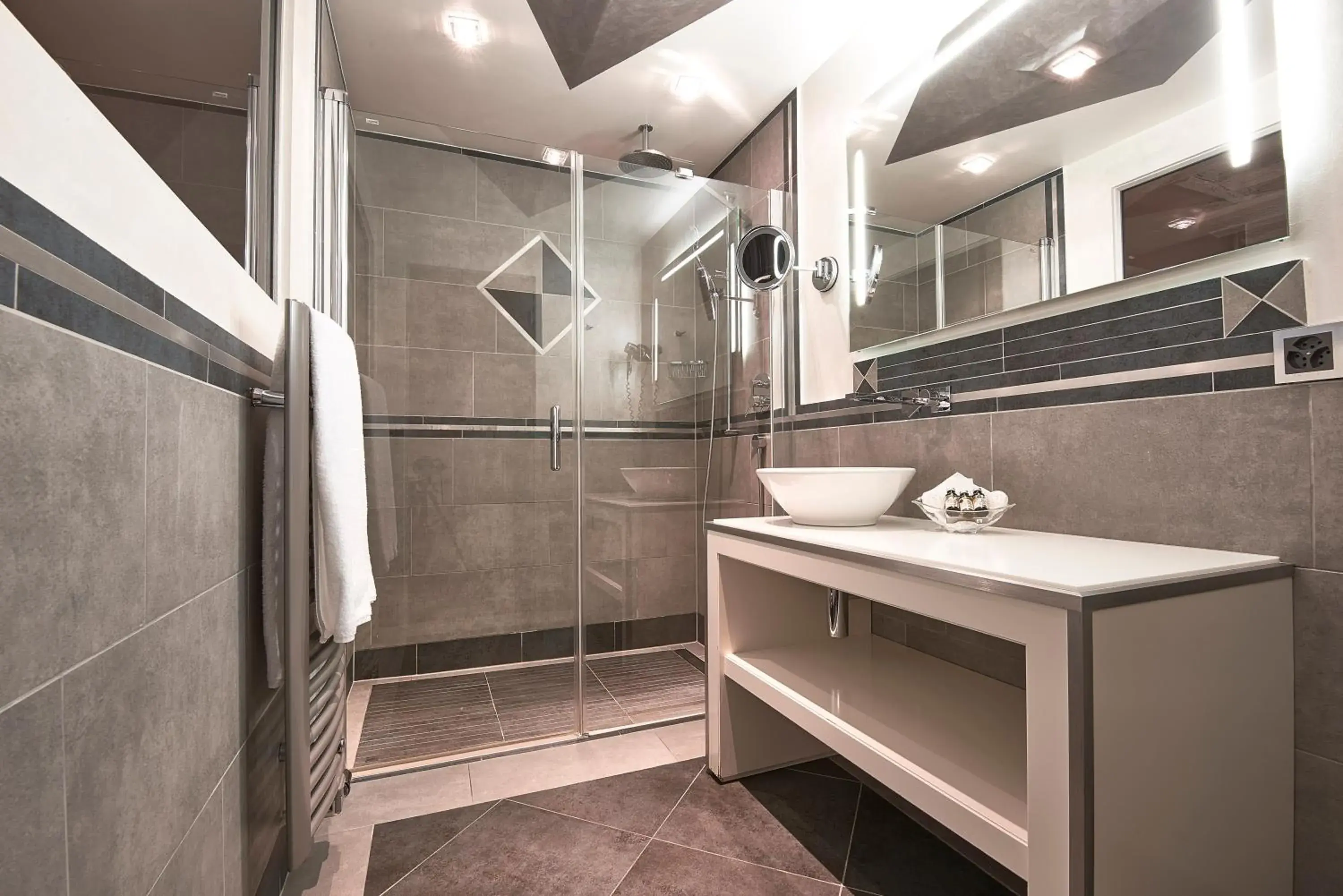 Shower, Bathroom in Hotel d'Allèves