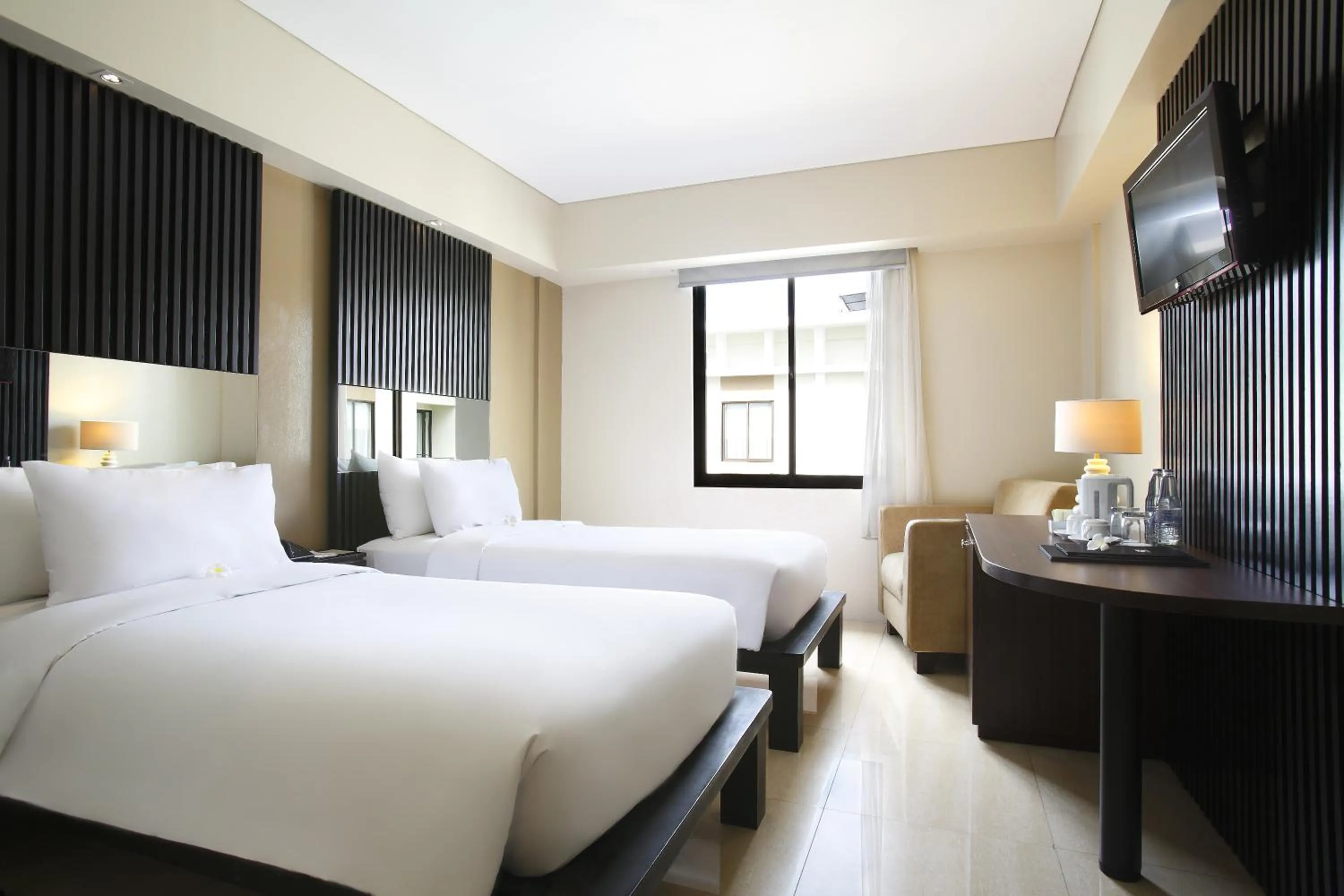 Deluxe Twin Room in Hotel Santika Kuta