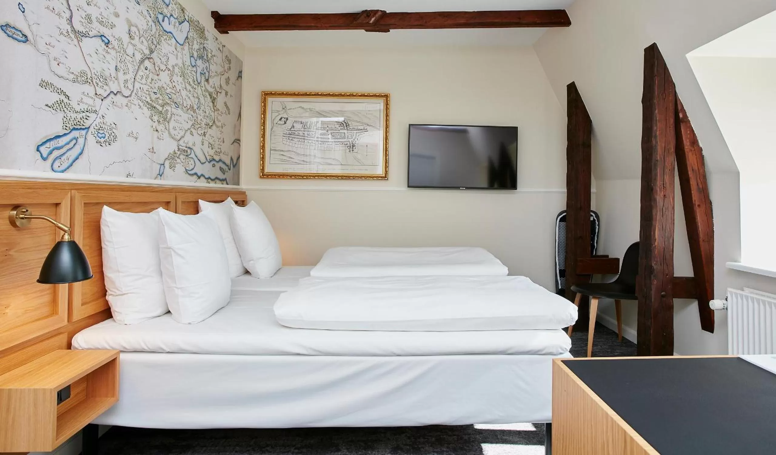 Photo of the whole room, Bed in Jørgensens Hotel